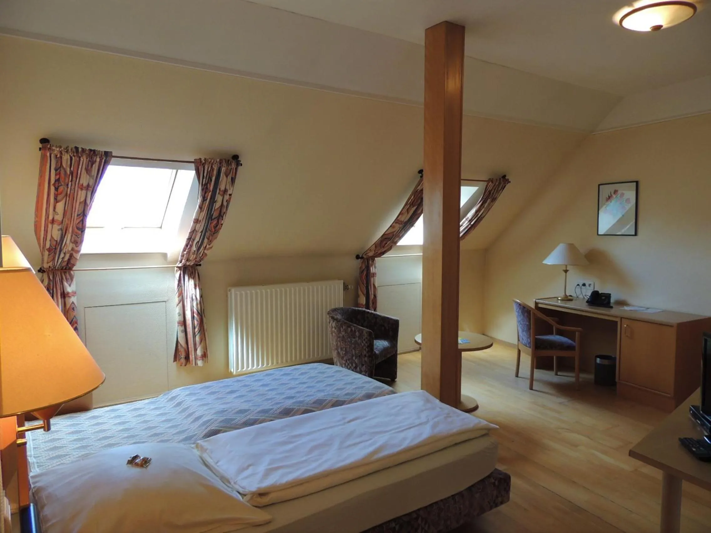 Photo of the whole room, Bed in Hotel-Restaurant Zum Onkel Jonathan