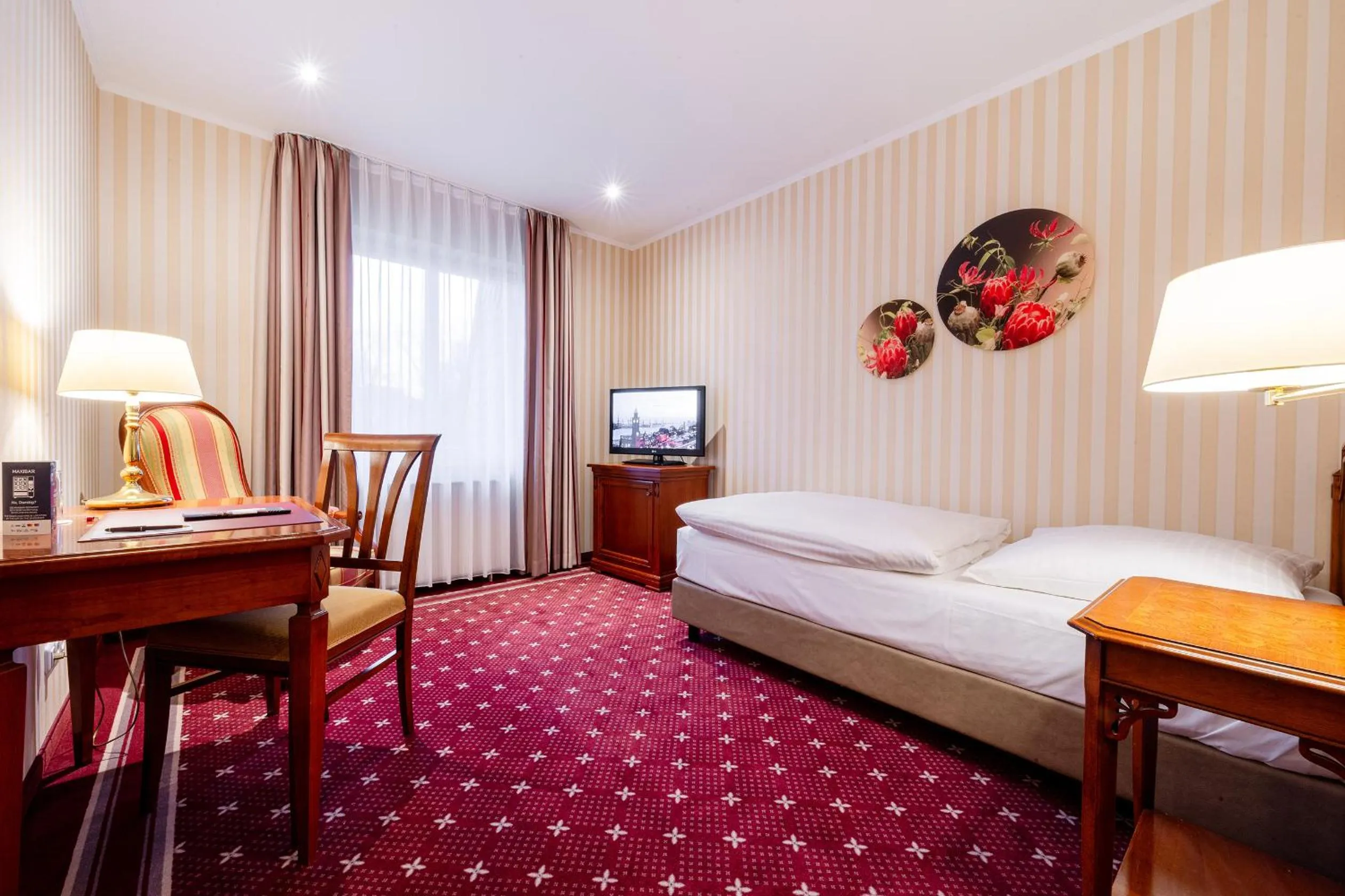 Photo of the whole room, Bed in Alt Lohbrügger Hof