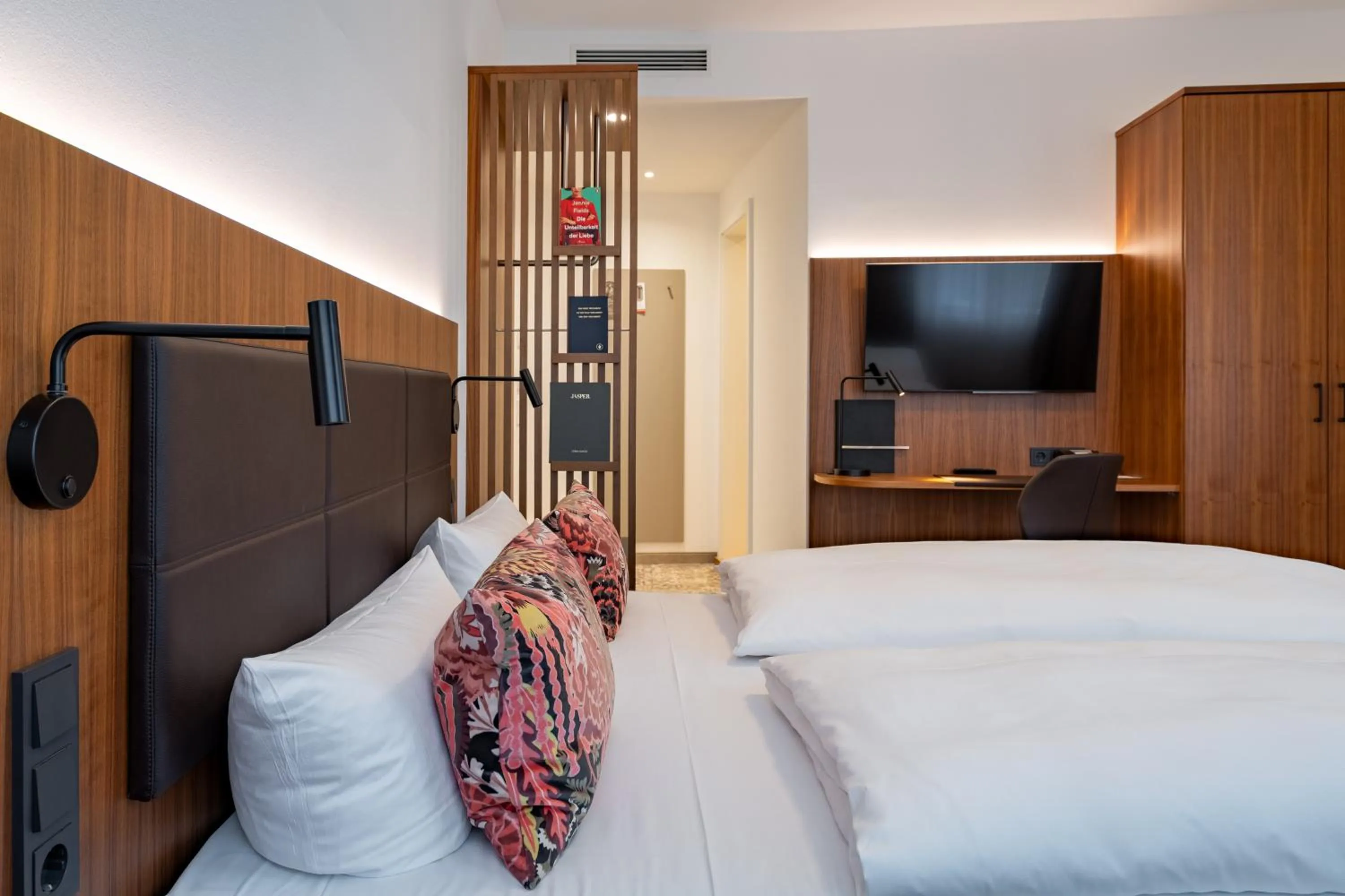 Photo of the whole room, Bed in Hotel Alma Am Anger