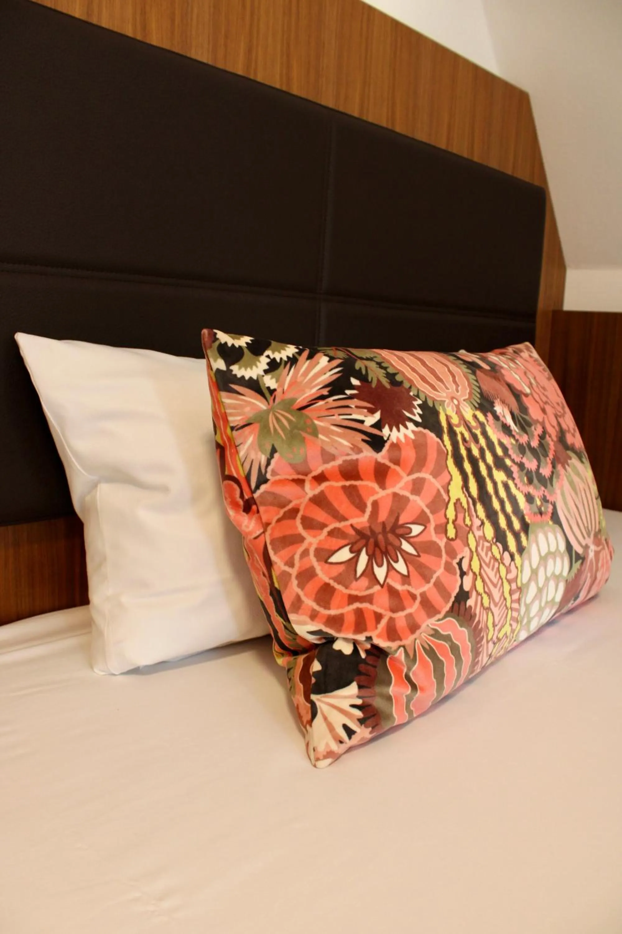 Photo of the whole room, Bed in Hotel Alma Am Anger