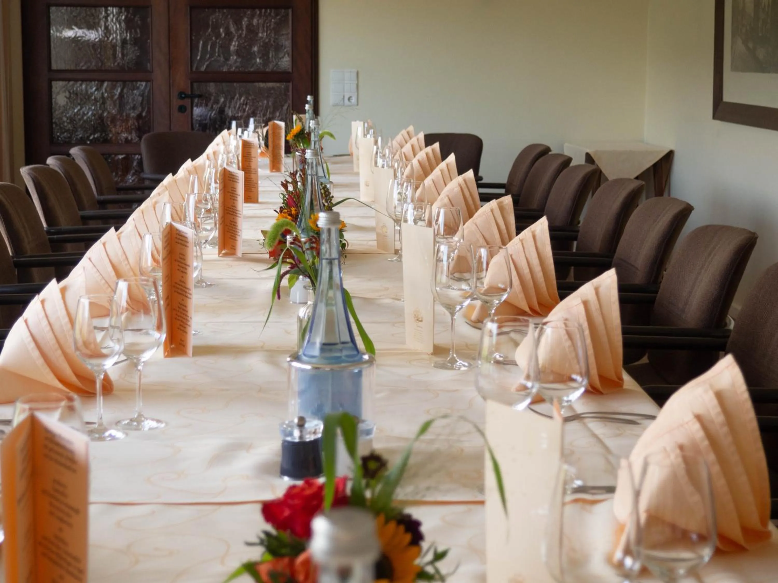 Restaurant/places to eat in Hotel Villa am Rhein