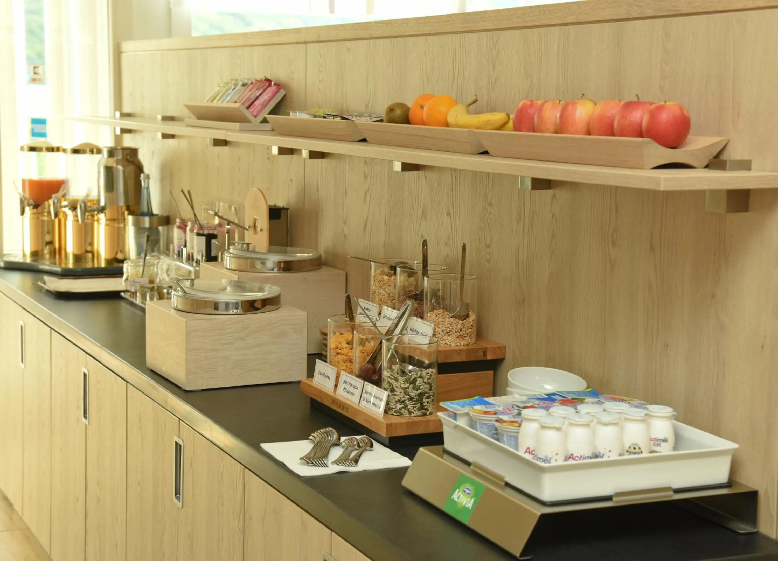 Breakfast in Hotel Villa am Rhein