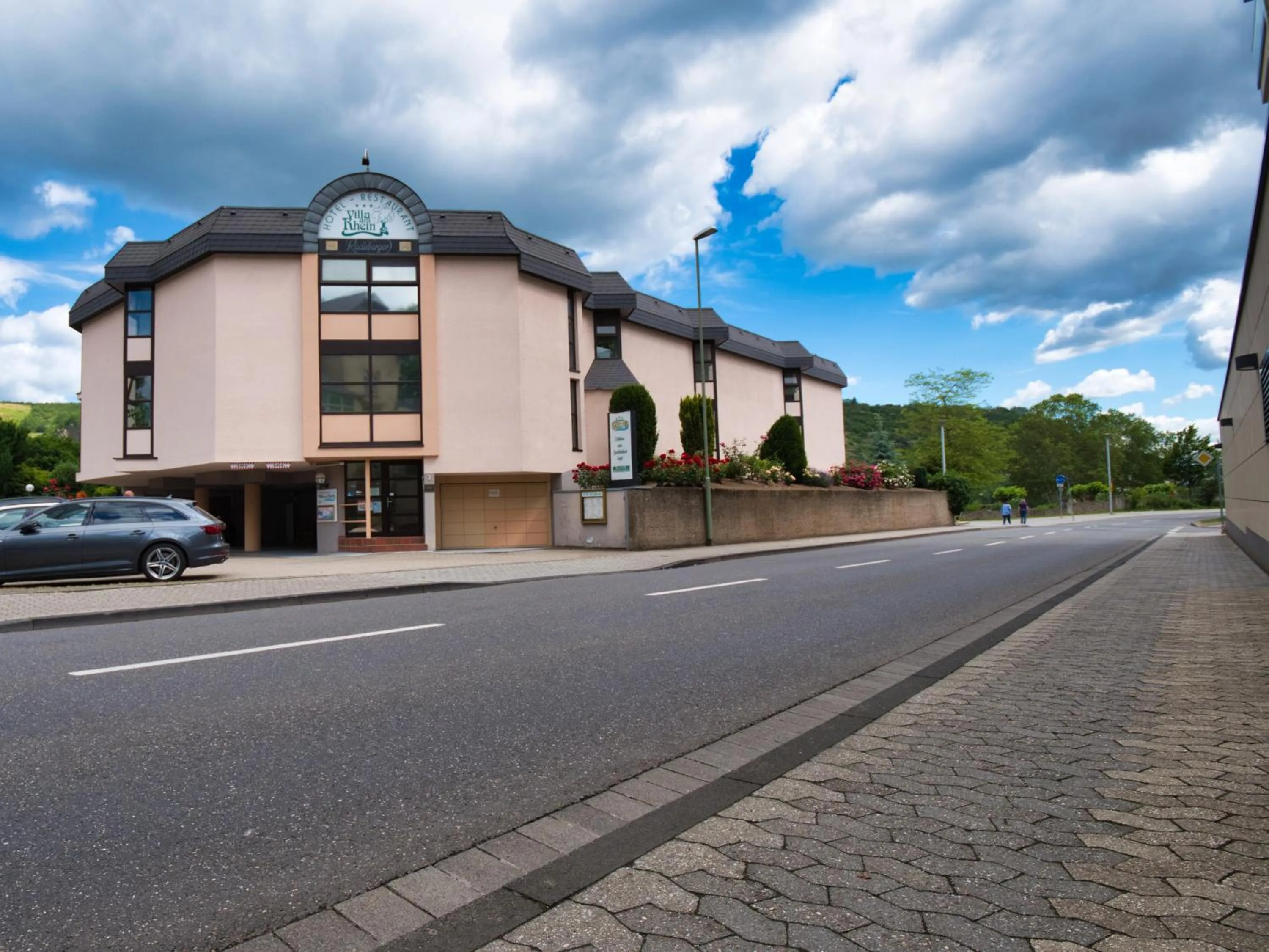 Facade/entrance in Hotel Villa am Rhein