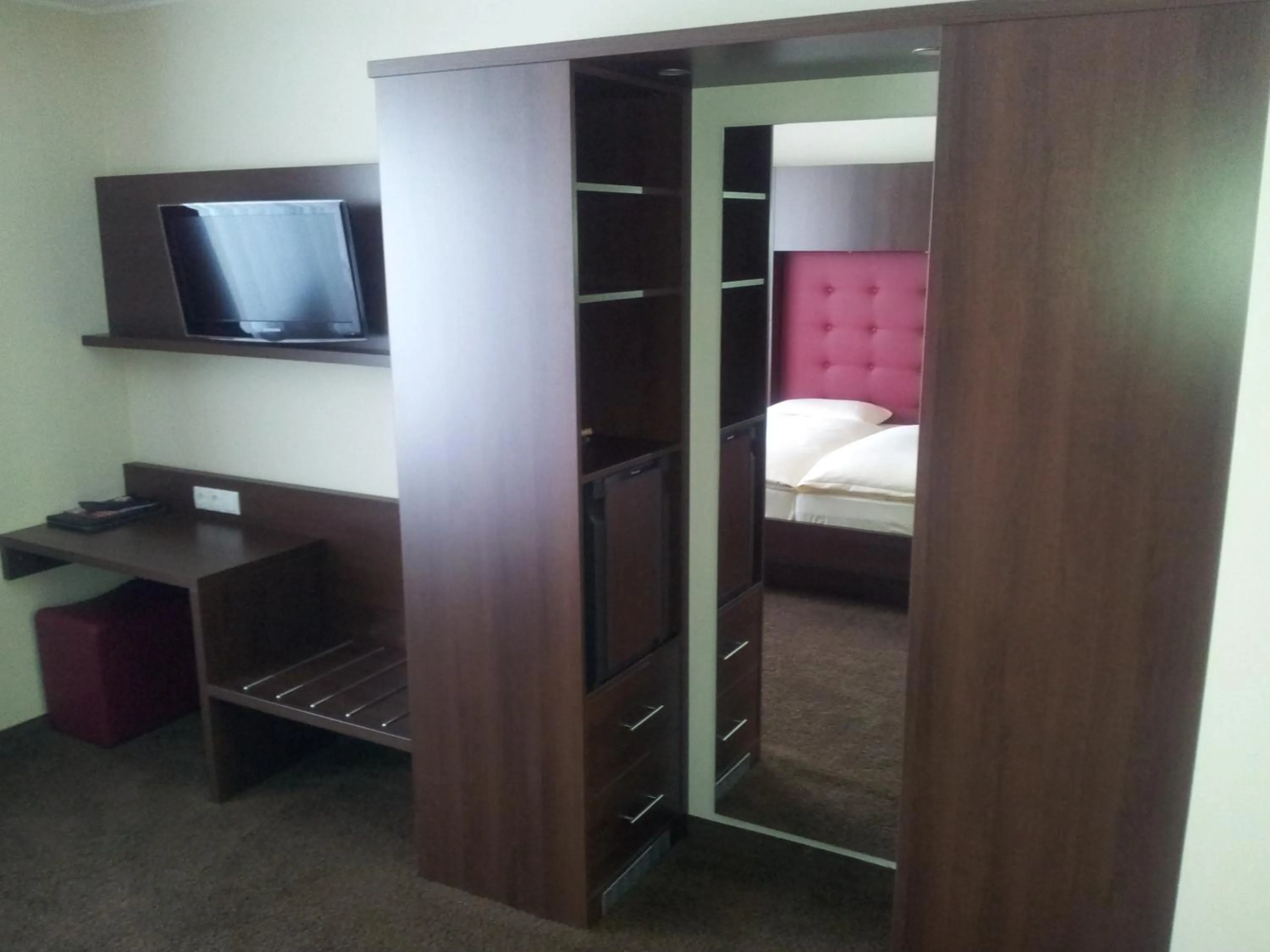 Bedroom, Bed in Hotel Villa am Rhein