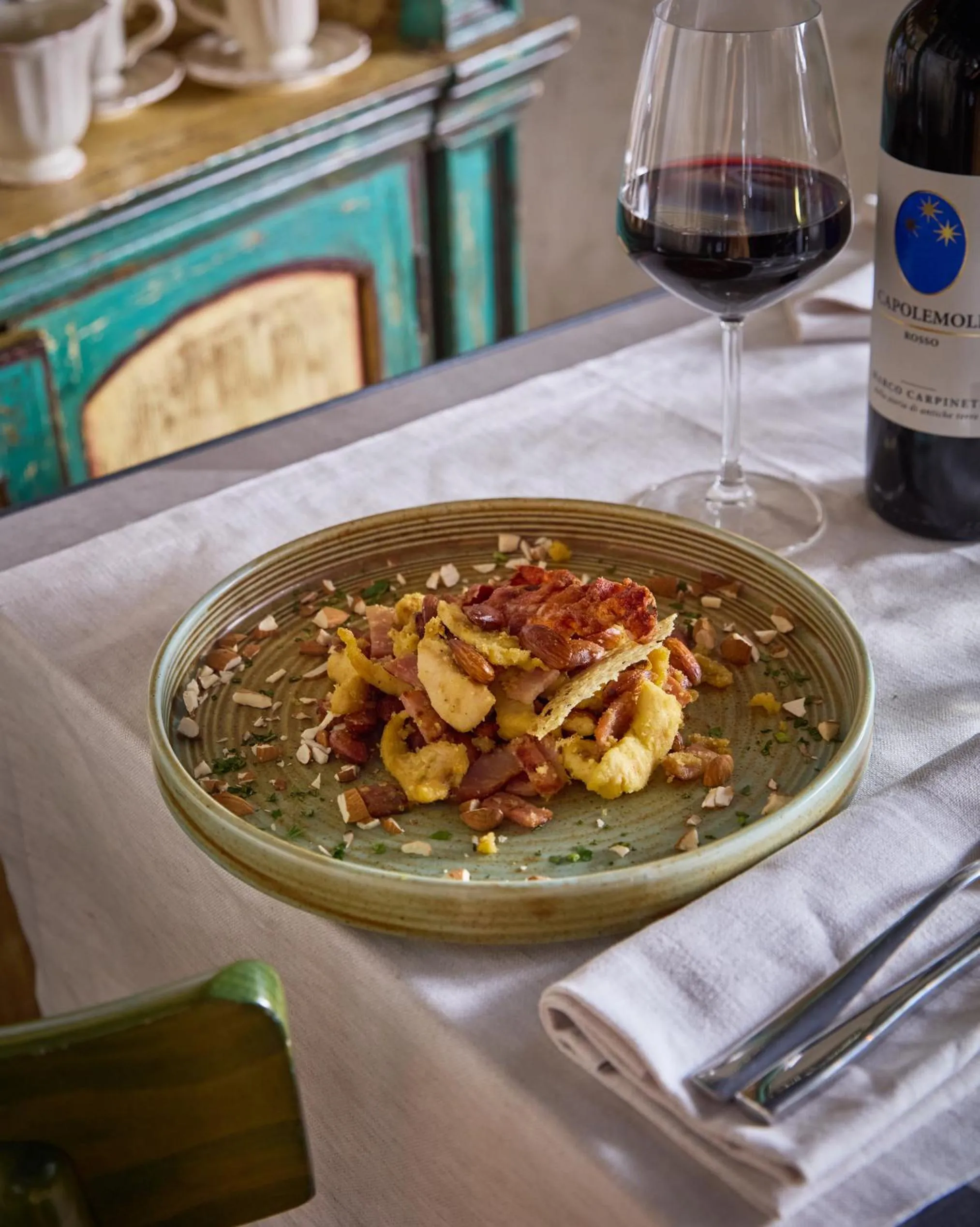 Restaurant/places to eat in Apollo Boutique Hotel