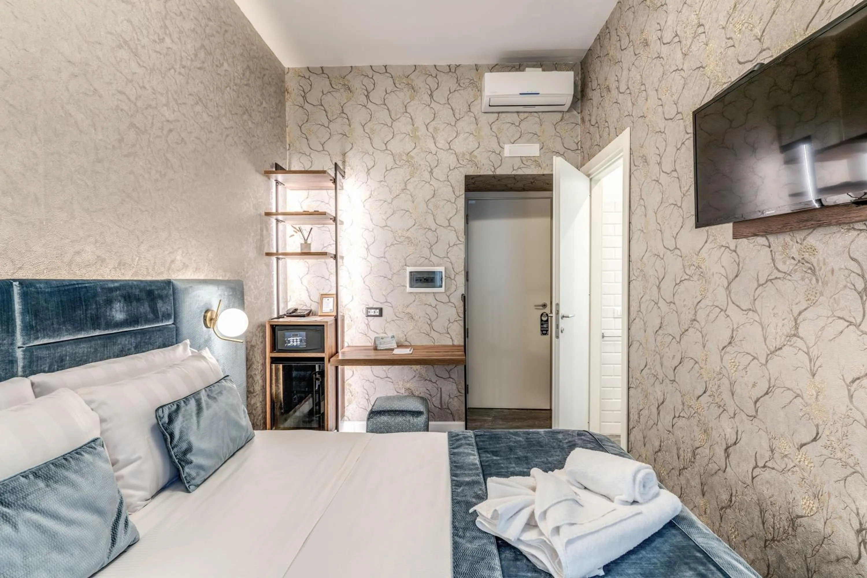 Bedroom, Bed in Apollo Boutique Hotel