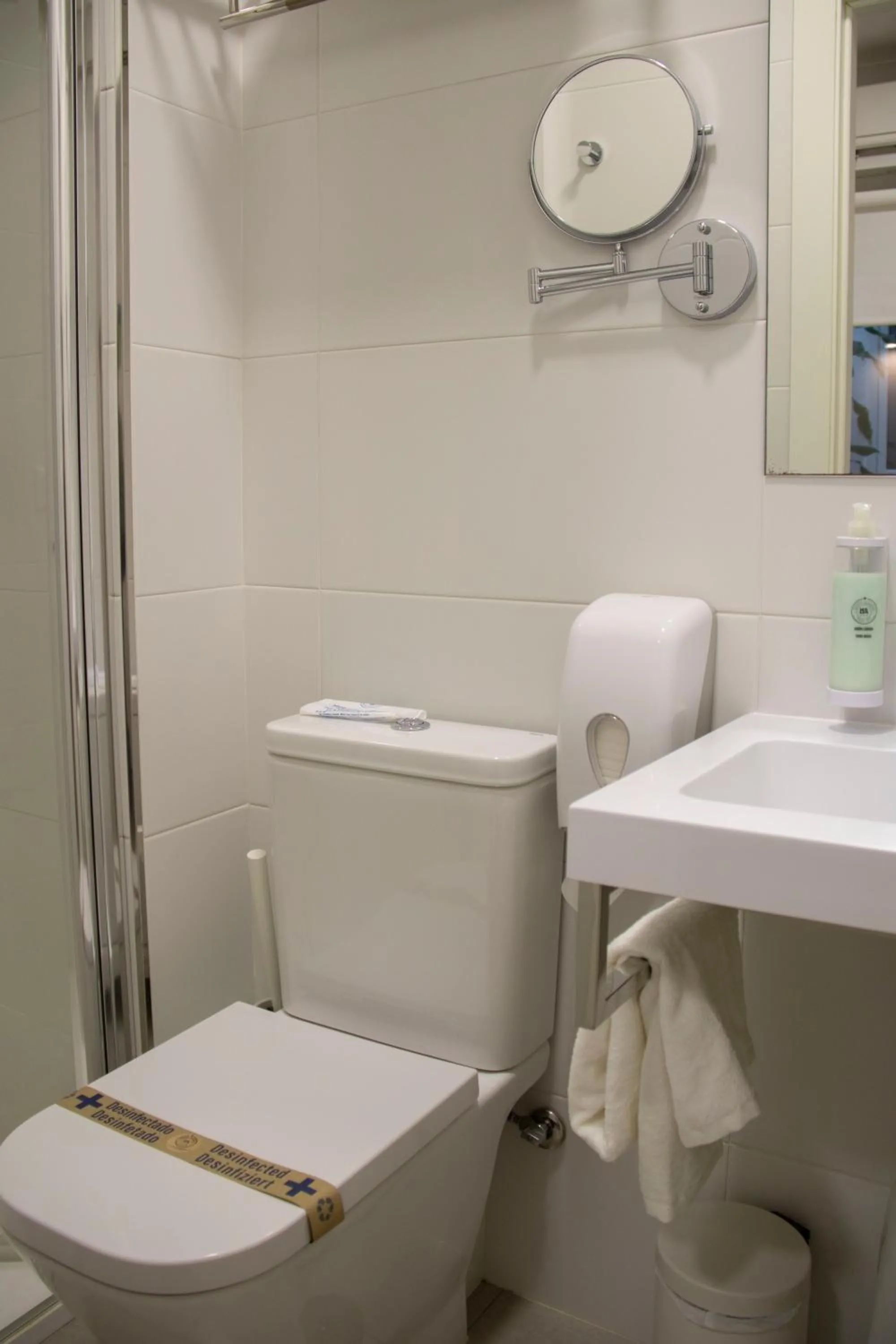 Bathroom in Alda Alborán Rooms