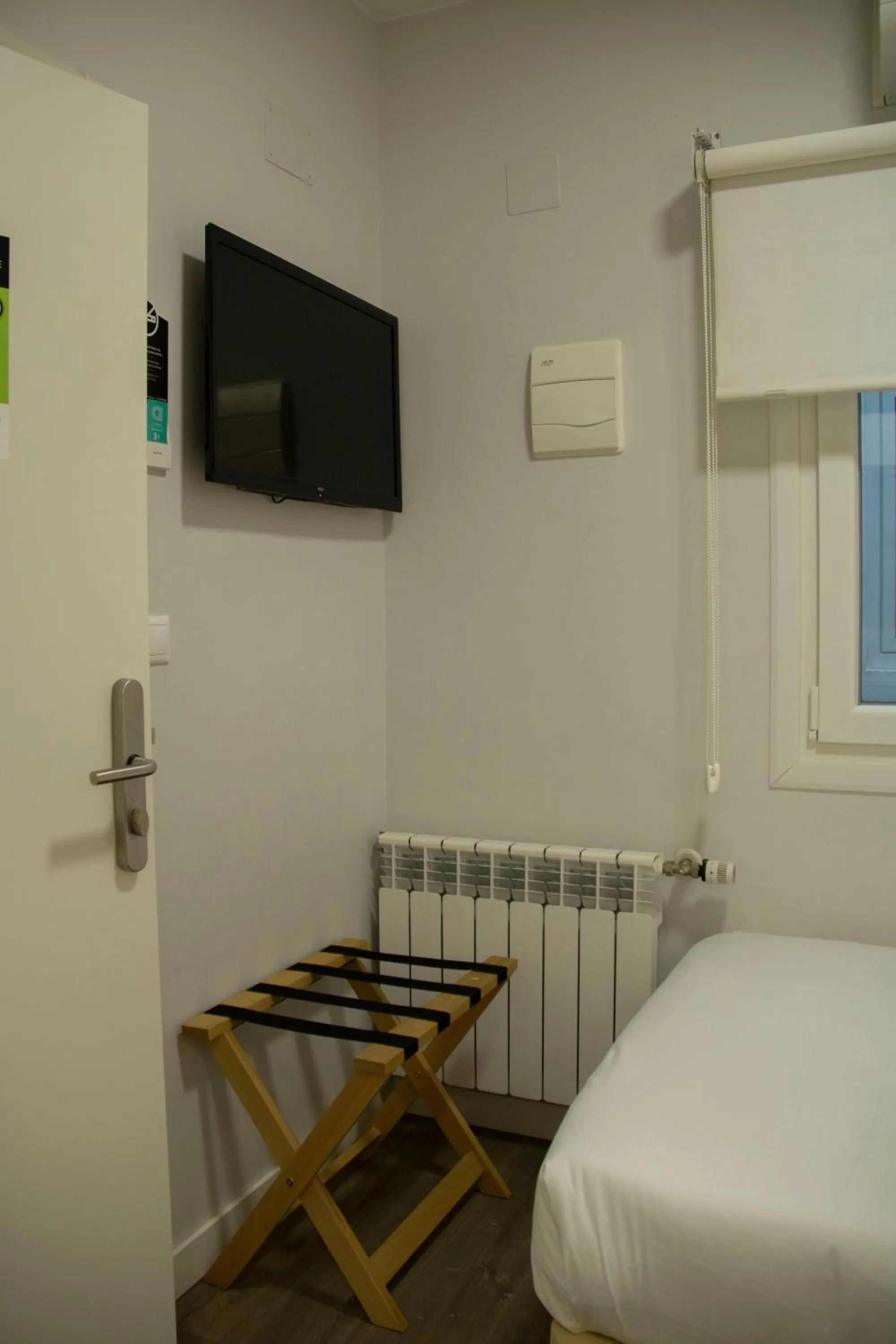 TV and multimedia, Bed in Alda Alborán Rooms