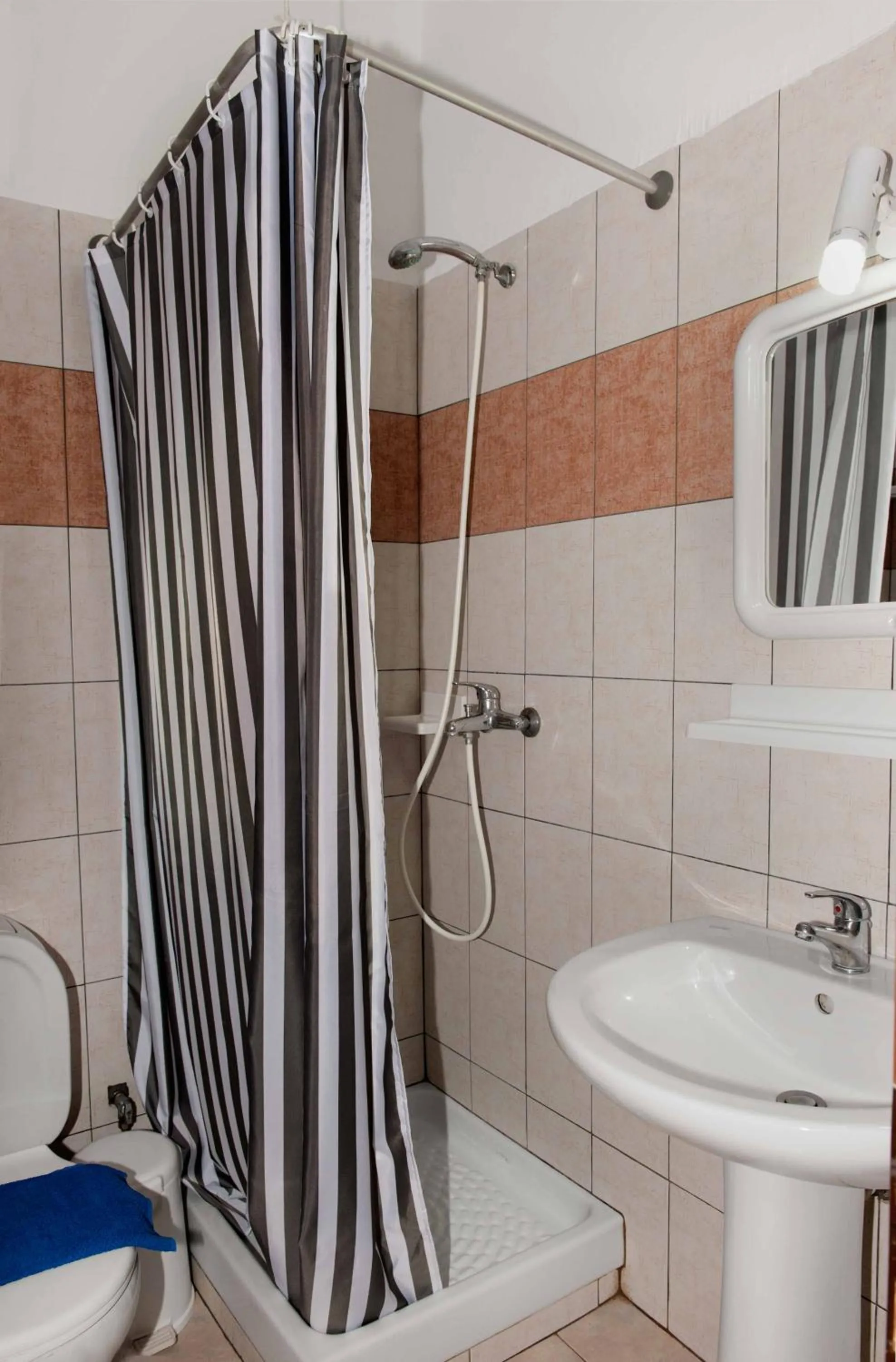 Property building in Saonisos