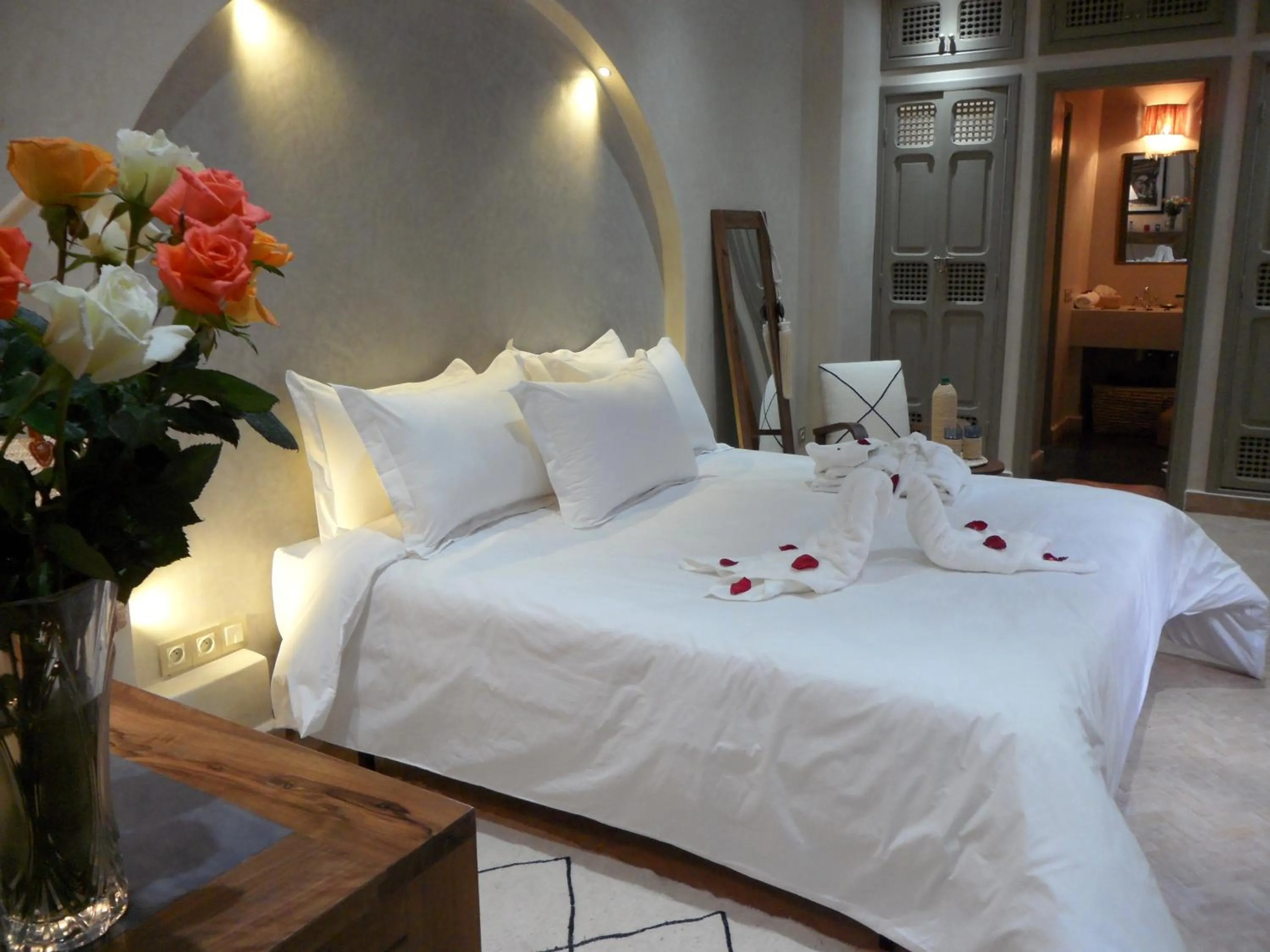 Bed in Riad et Spa Misria Les Oliviers