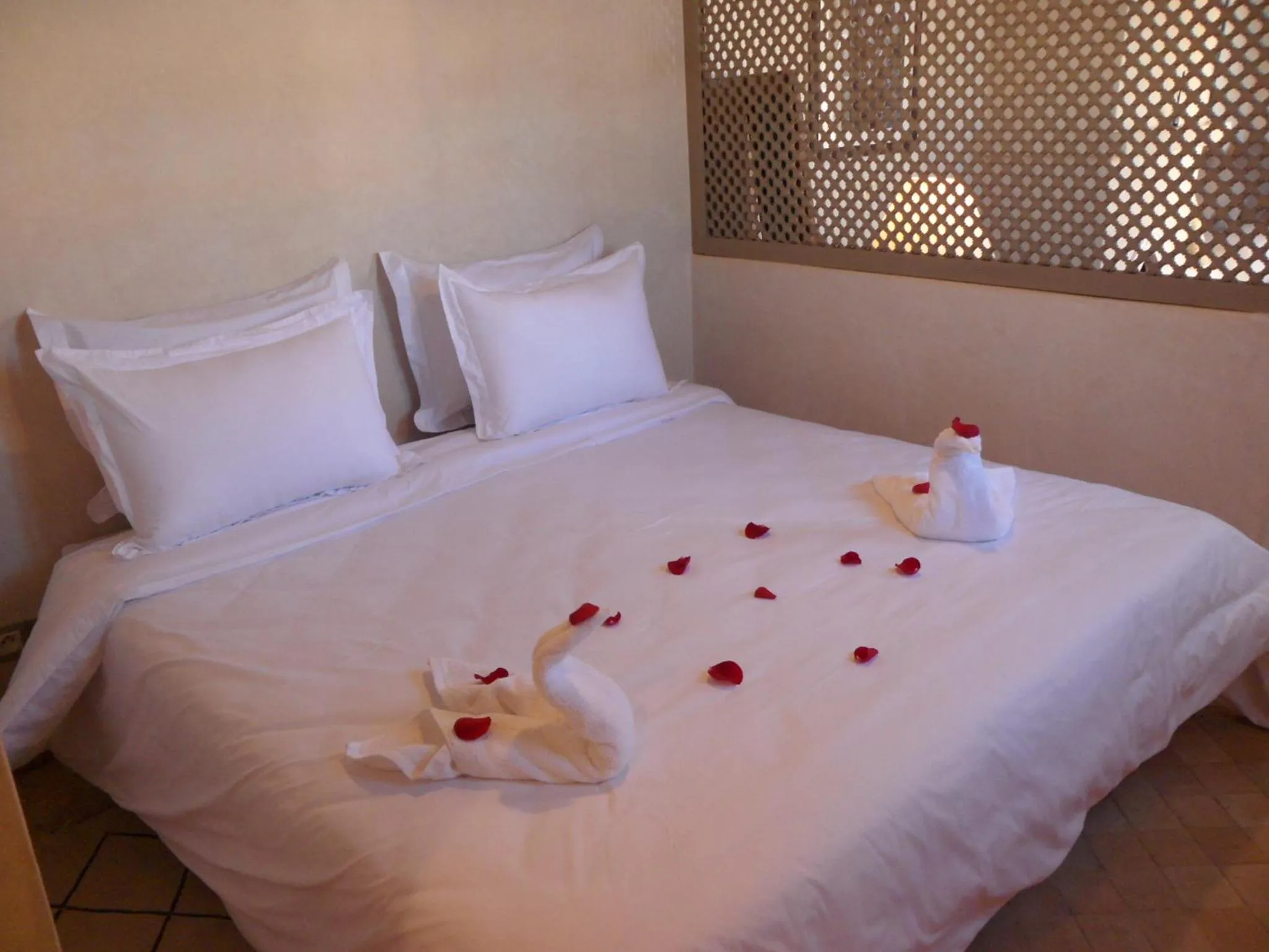 Bed in Riad et Spa Misria Les Oliviers