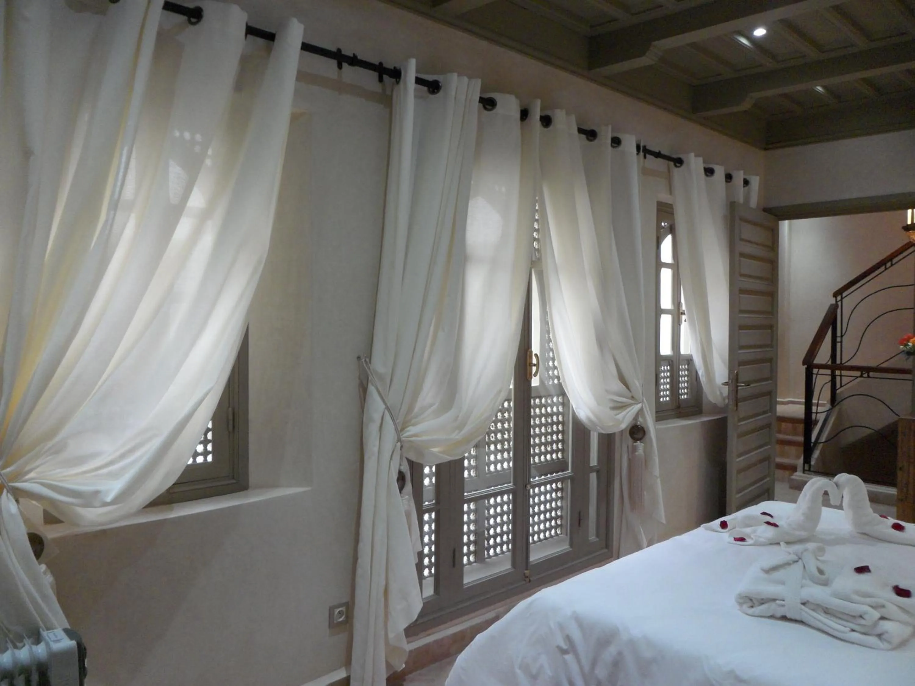 Photo of the whole room, Bed in Riad et Spa Misria Les Oliviers