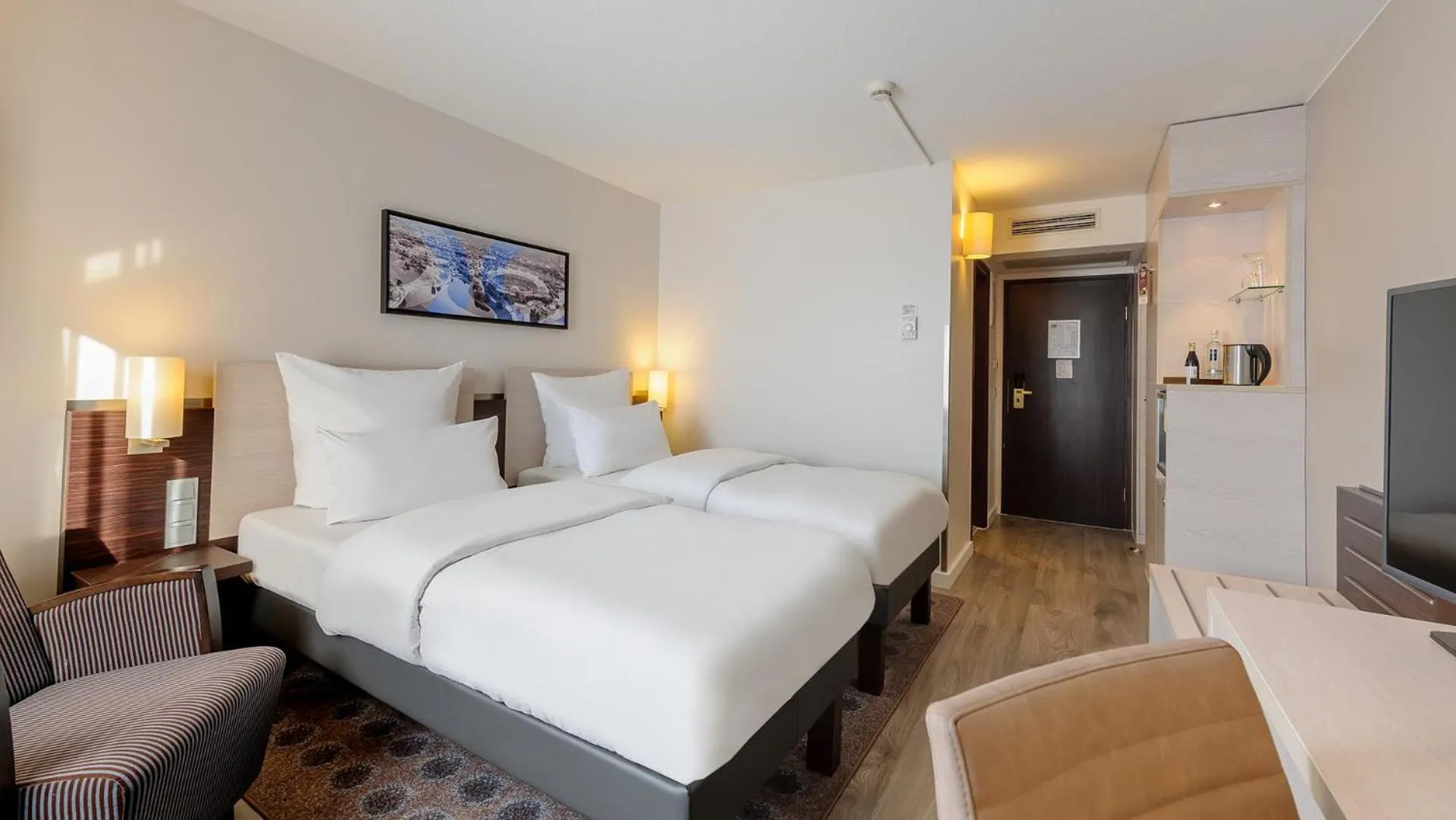 Photo of the whole room, Bed in Mercure Hotel München Süd Messe