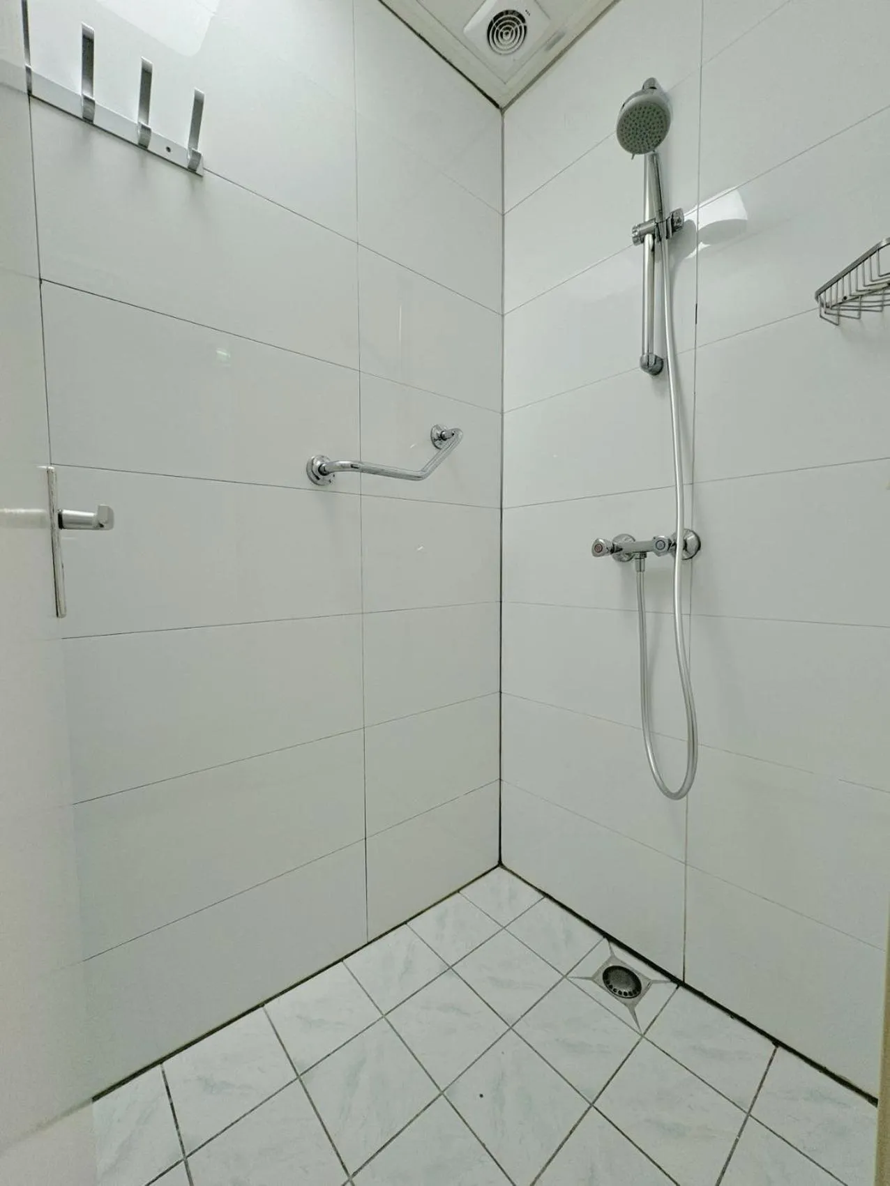 Shower in Hotel Jimmy