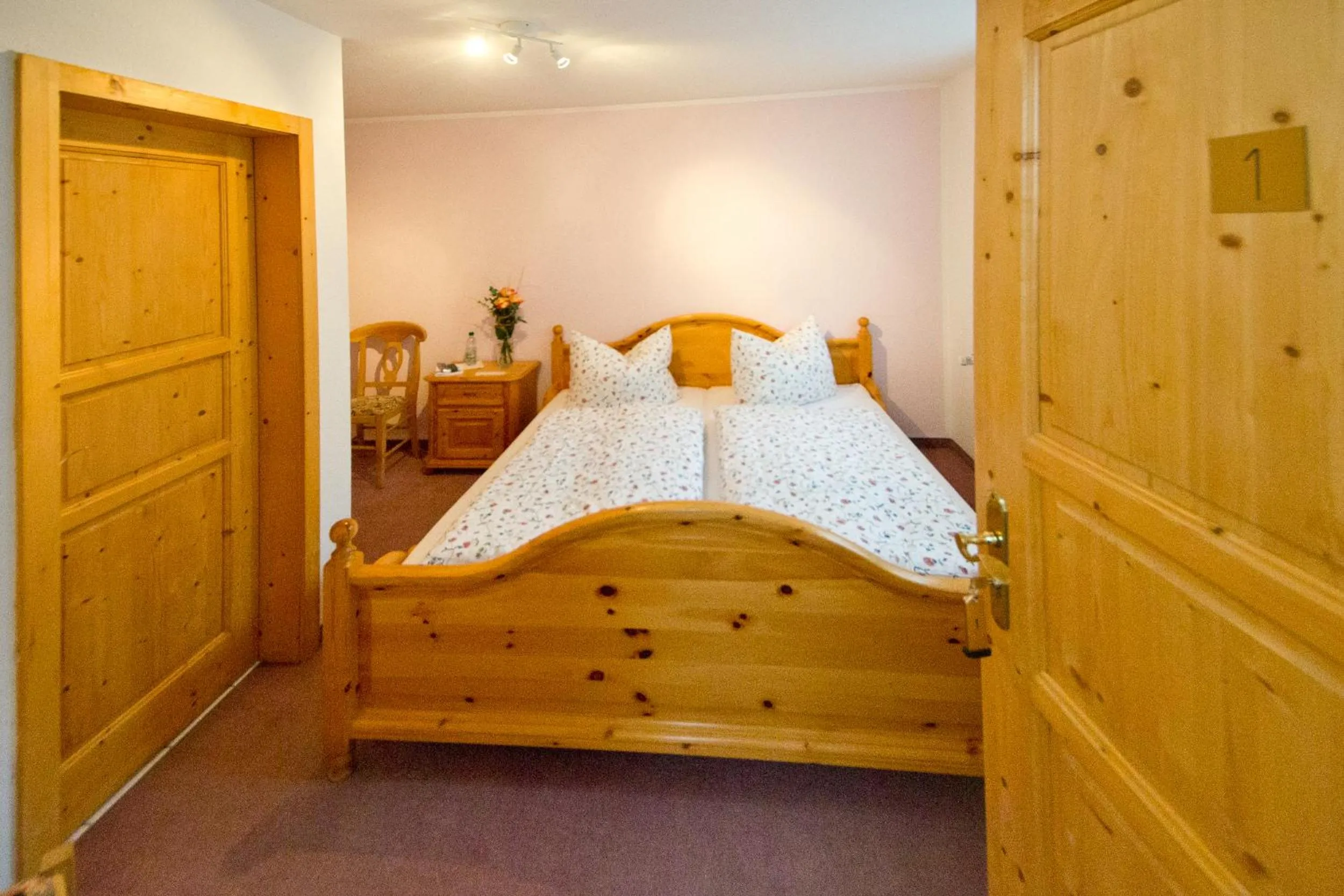 Photo of the whole room, Bed in Hotel Garni Am Klostermarkt