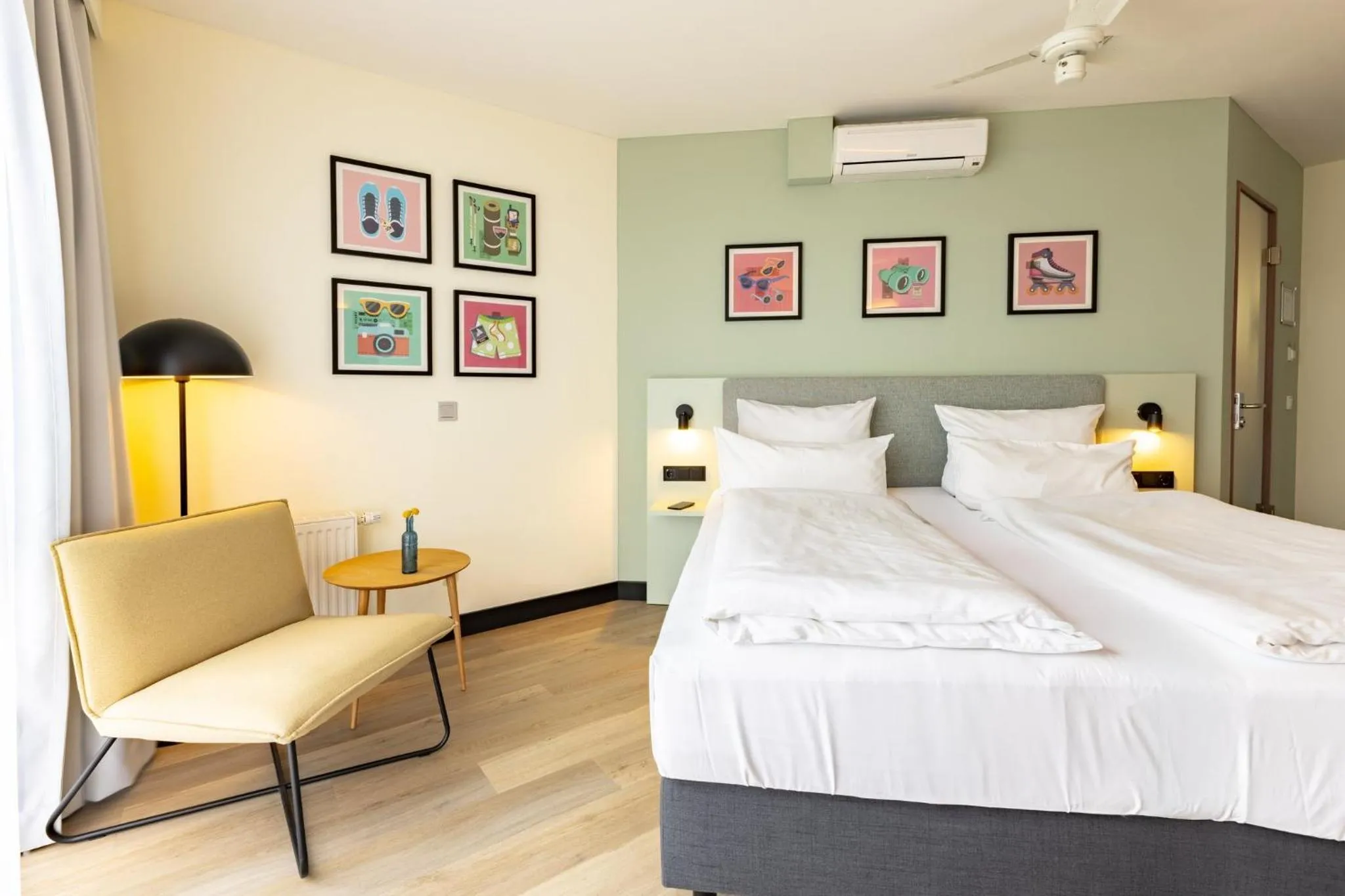 Photo of the whole room, Bed in Garner Hotel Oberhausen