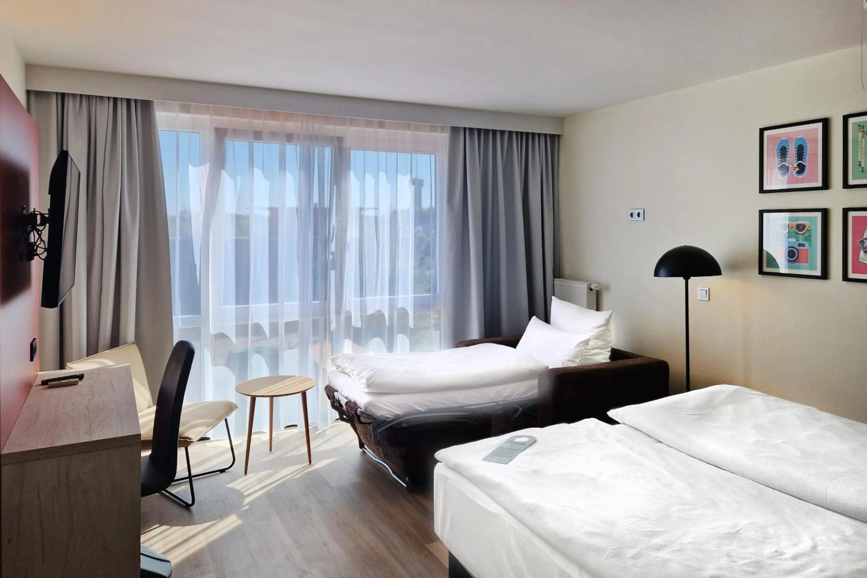 Photo of the whole room, Bed in Garner Hotel Oberhausen