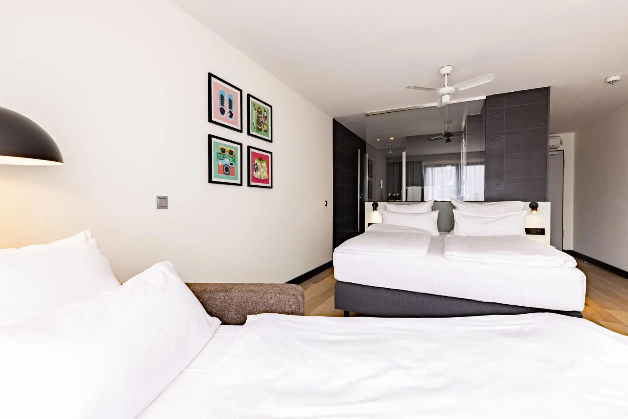 Photo of the whole room, Bed in Garner Hotel Oberhausen