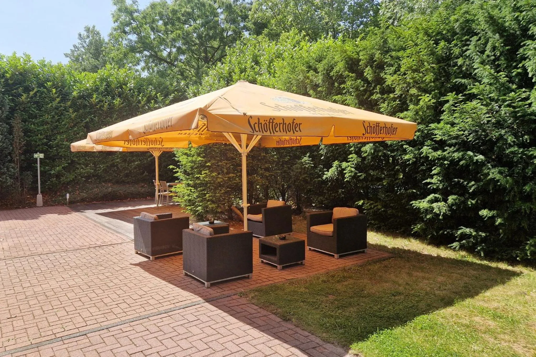 Restaurant/places to eat in Garner Hotel Oberhausen