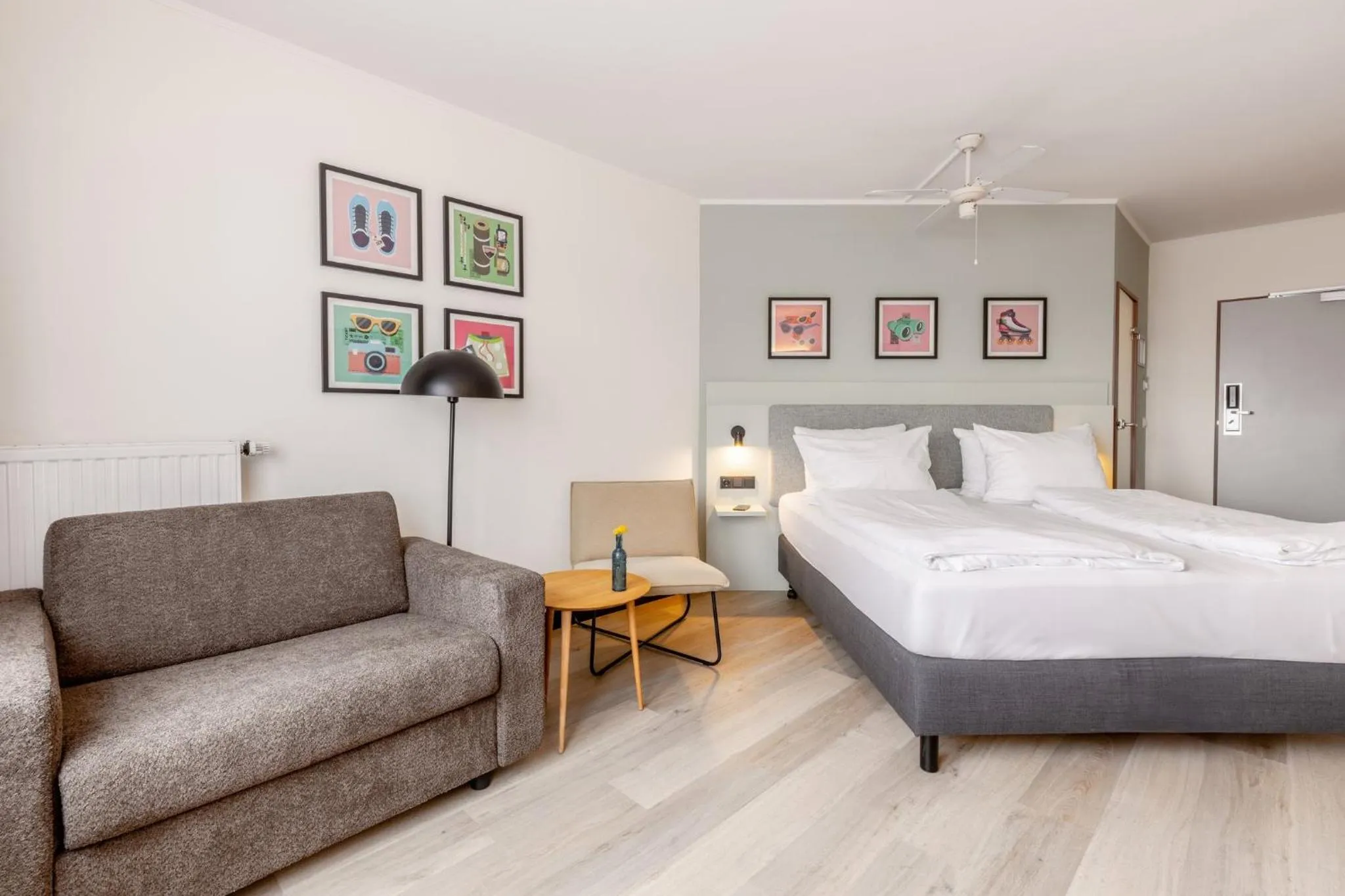 Photo of the whole room, Bed in Garner Hotel Oberhausen