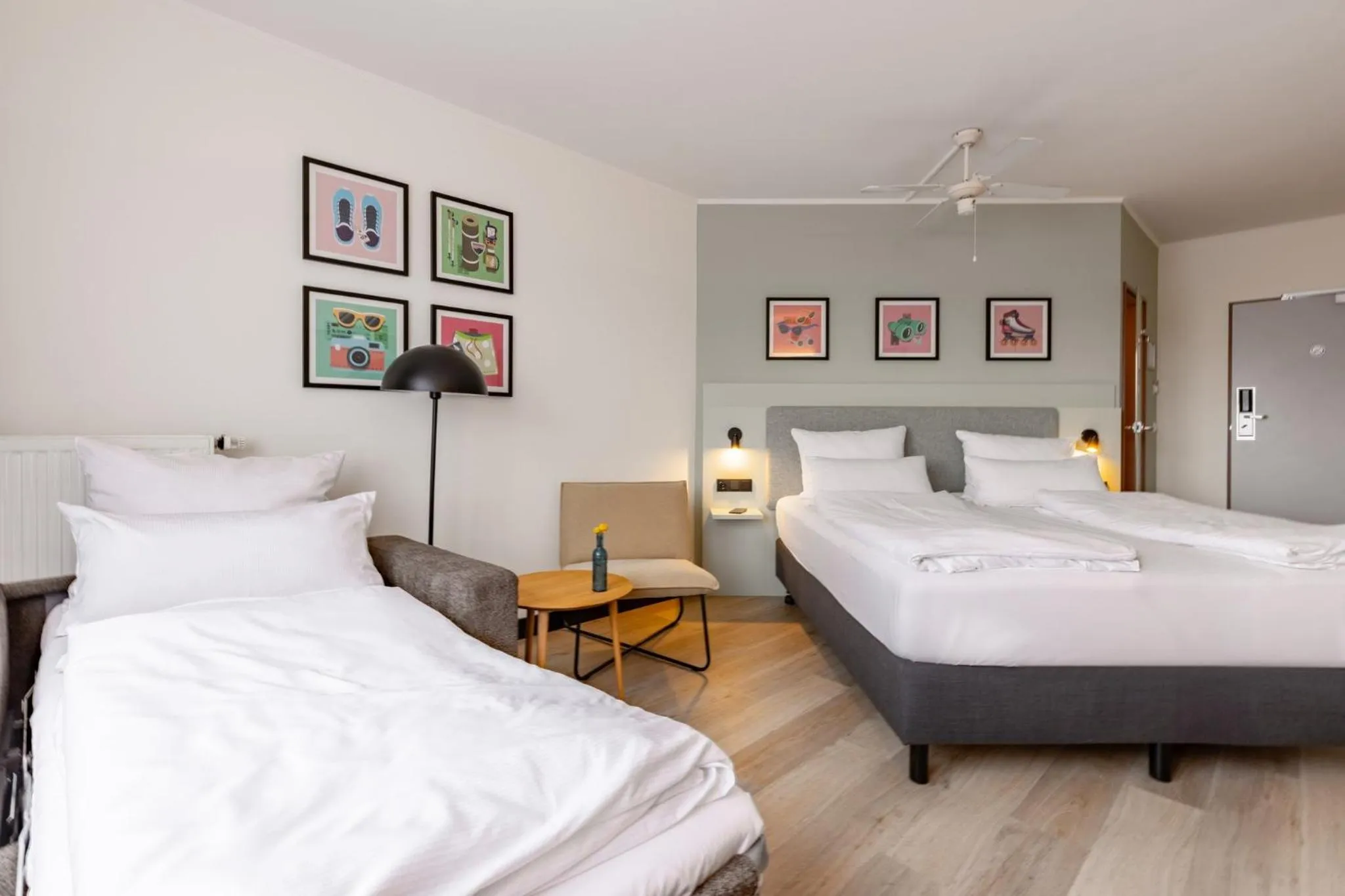 Photo of the whole room, Bed in Garner Hotel Oberhausen