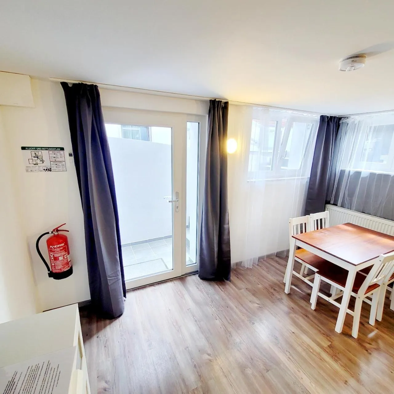 Dining area in BnB Fliegerhaeusle Hagnau 24h Self Check In