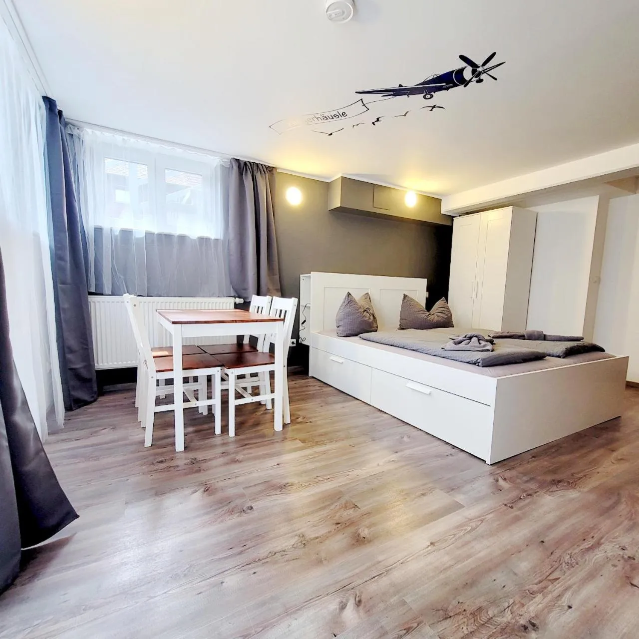 Photo of the whole room in BnB Fliegerhaeusle Hagnau 24h Self Check In