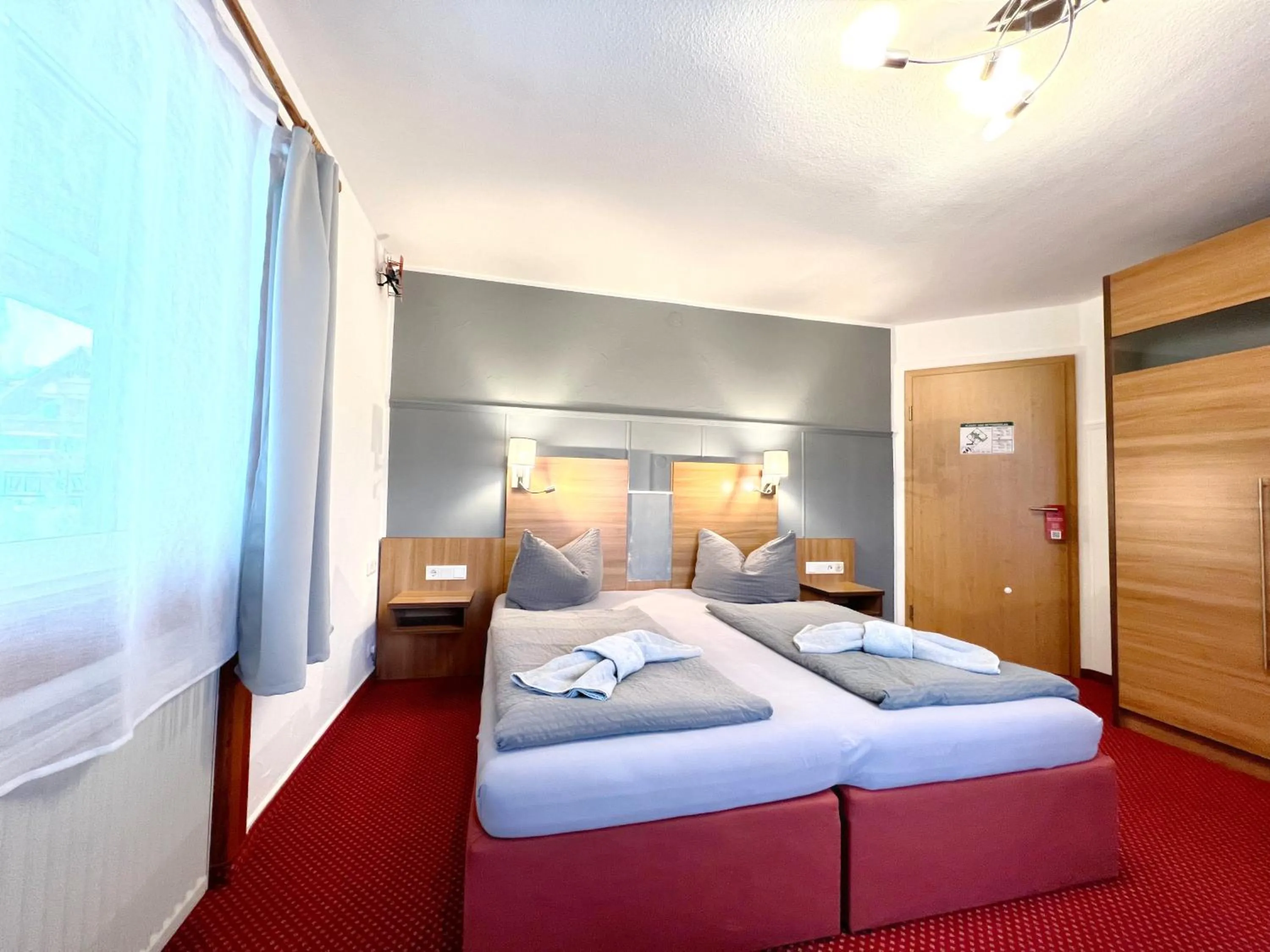 Photo of the whole room, Bed in BnB Fliegerhaeusle Hagnau 24h Self Check In