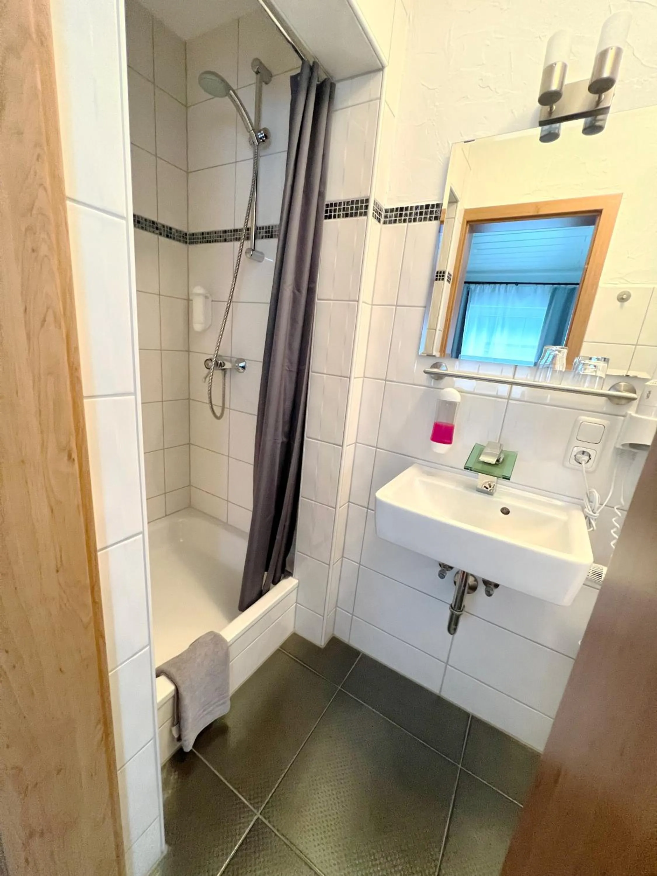 Bathroom in BnB Fliegerhaeusle Hagnau 24h Self Check In