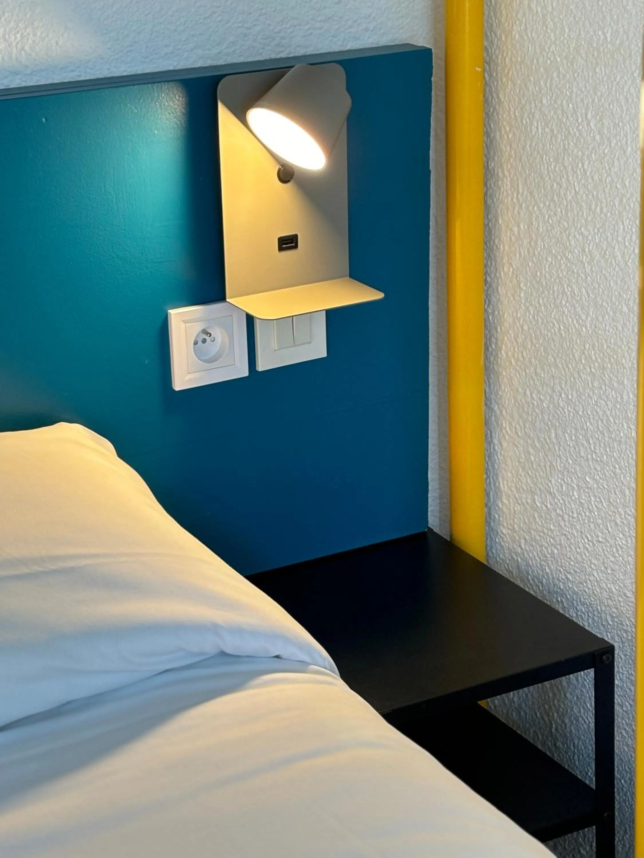 Decorative detail, Bed in Face West Le Pontet