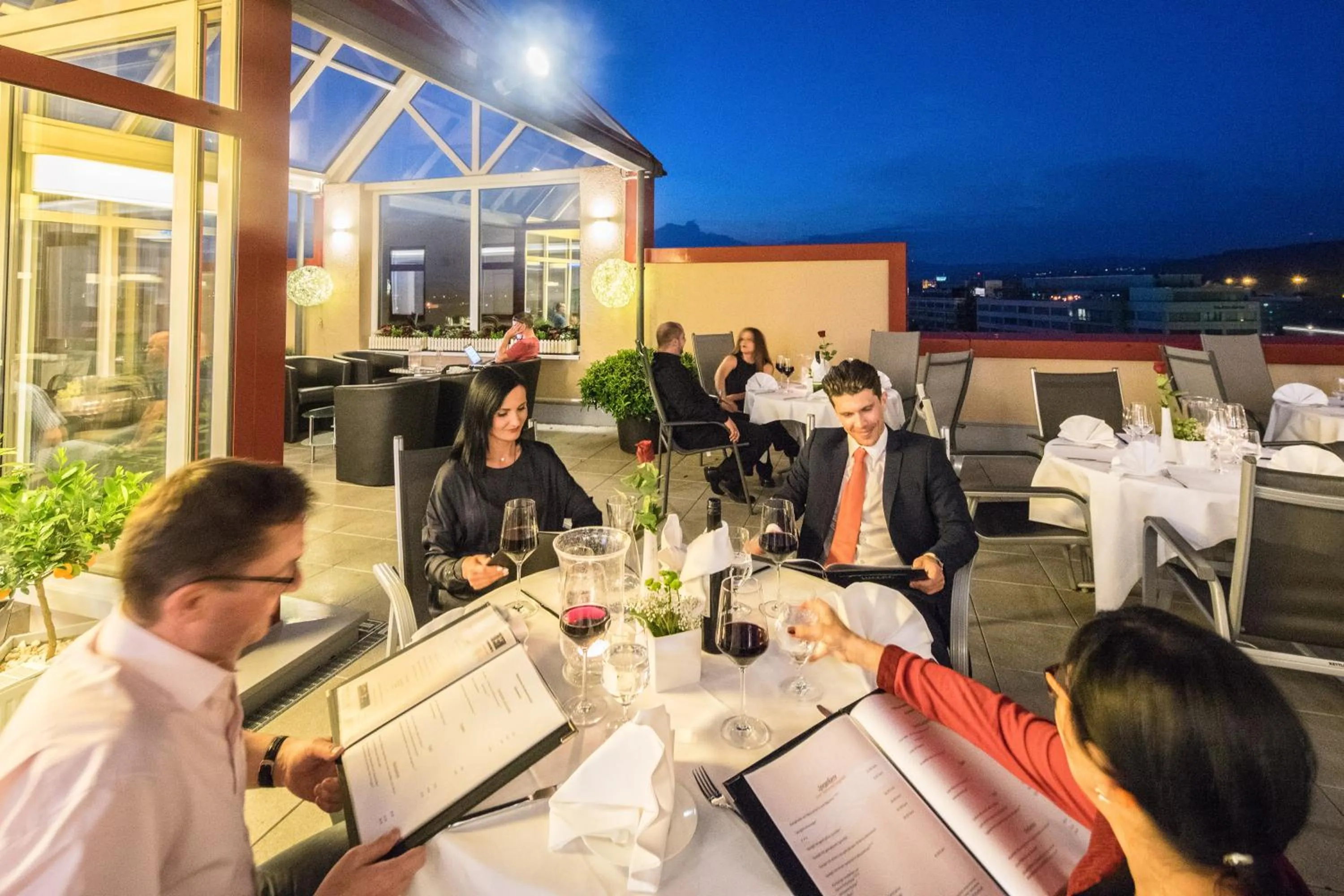 Restaurant/places to eat in Maximilian Hotel & Apartments Weil am Rhein / Basel