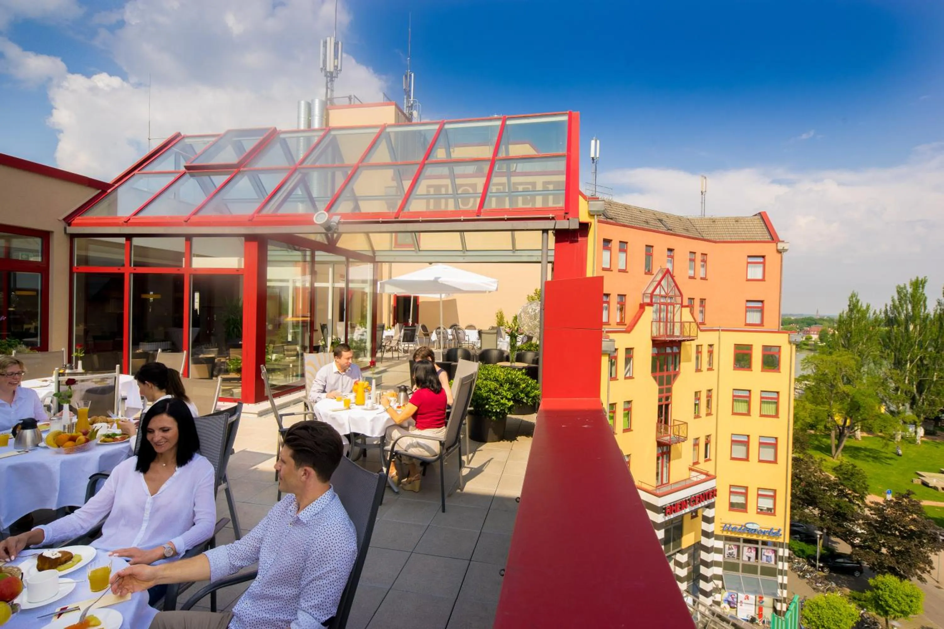 Restaurant/places to eat in Maximilian Hotel & Apartments Weil am Rhein / Basel