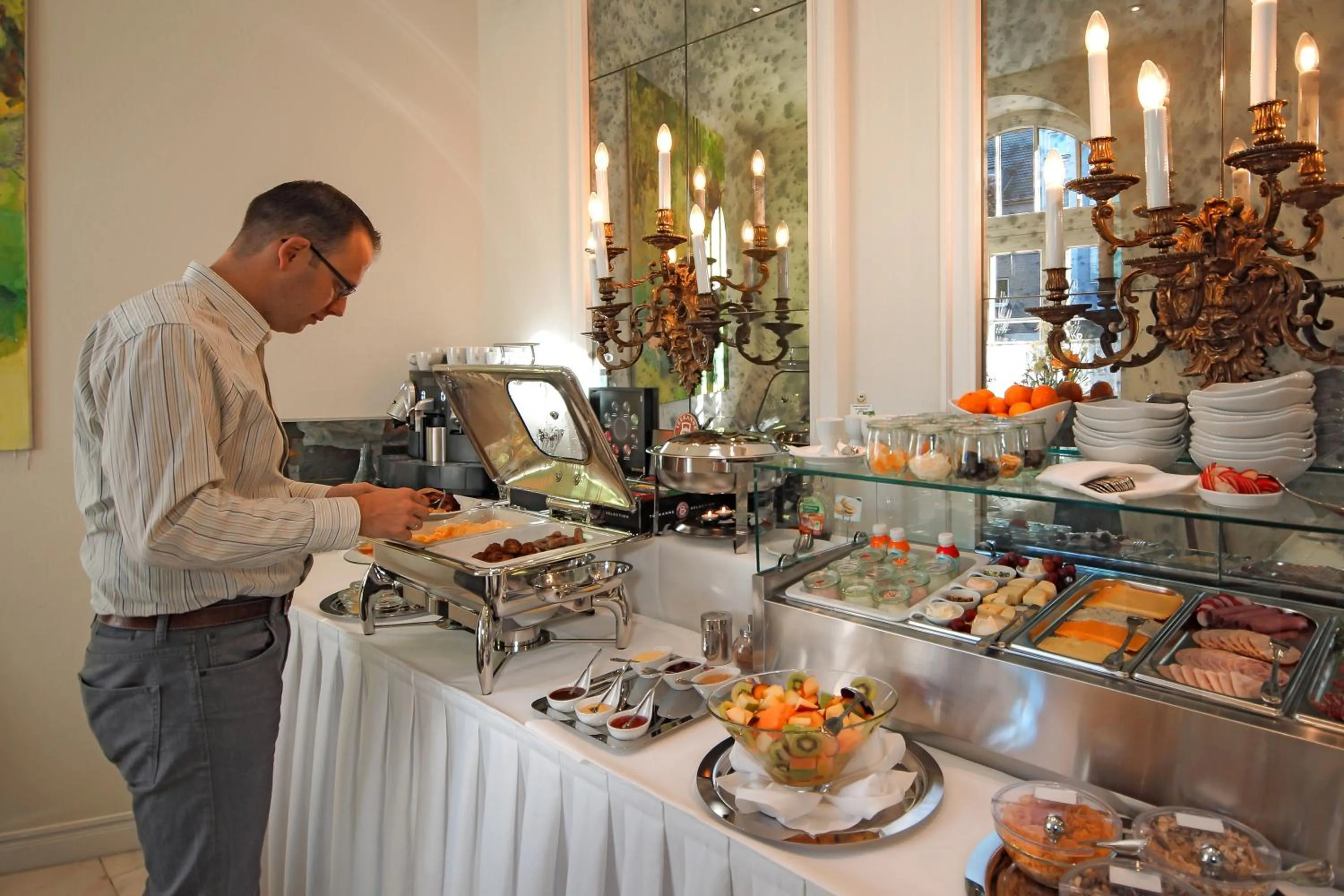 Buffet breakfast in Apartmenthotel Kaiser Karl