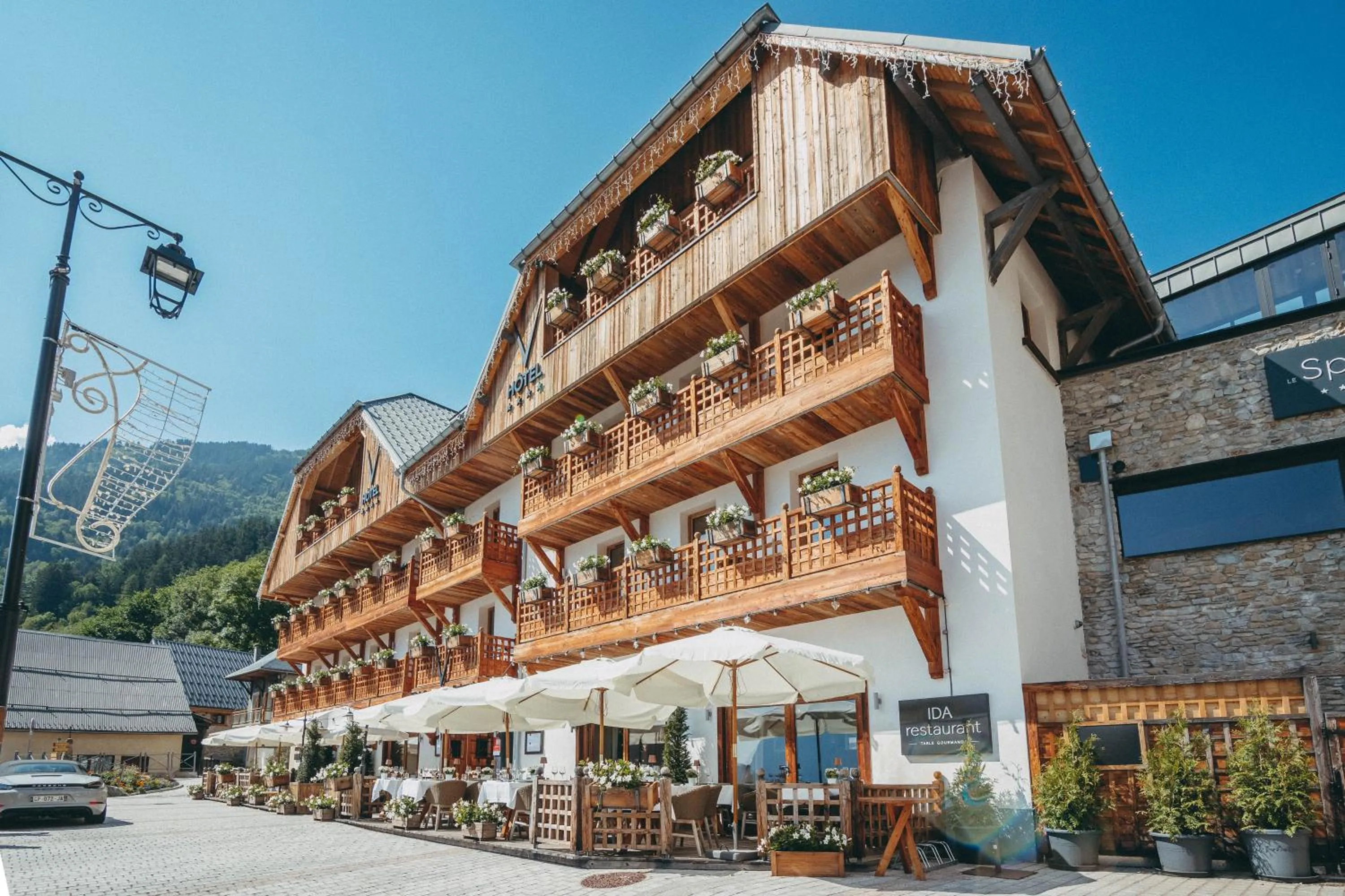 Property building in Hotel Le V de Vaujany
