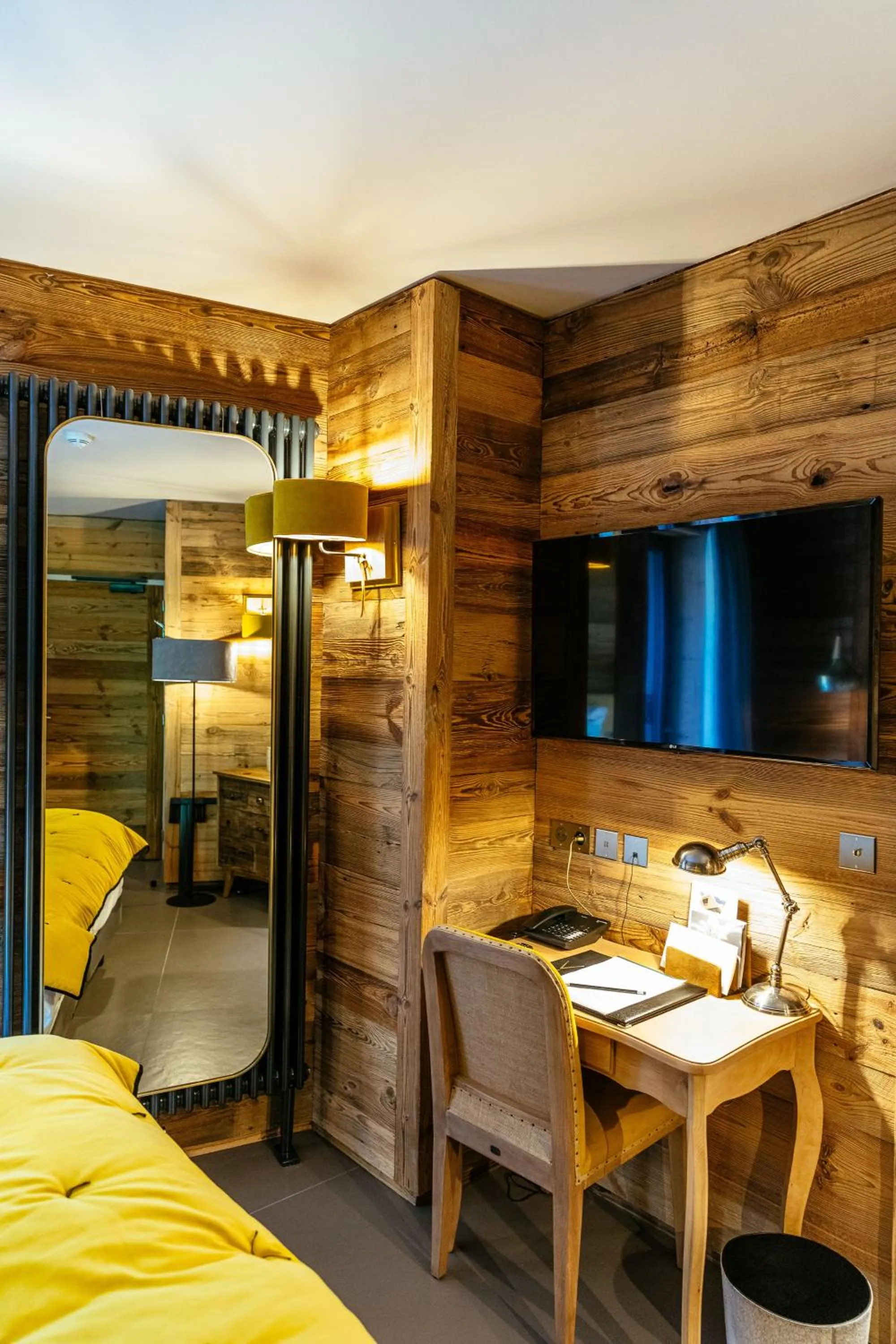 TV and multimedia, Bed in Hotel Le V de Vaujany