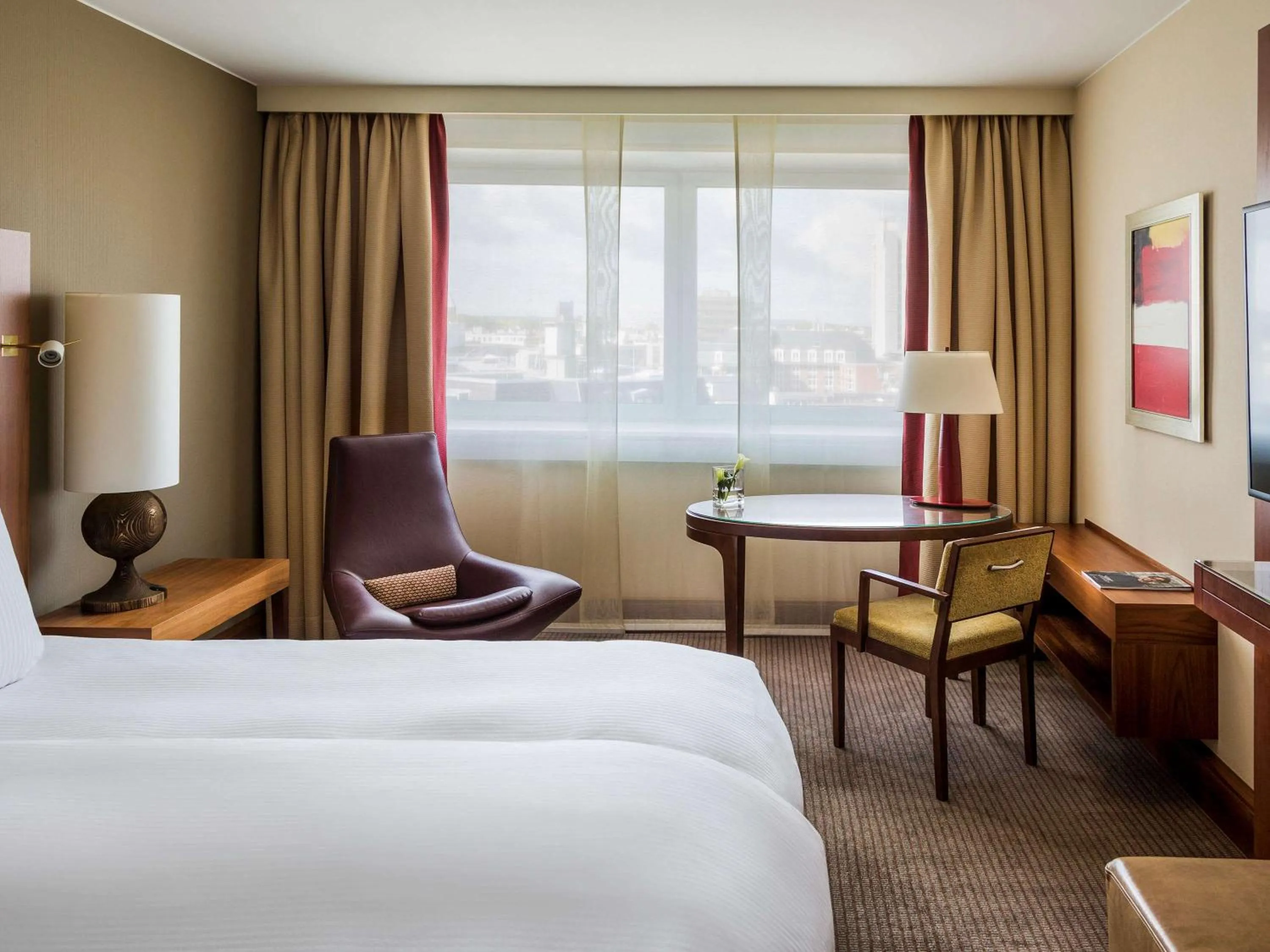 Photo of the whole room, Bed in Pullman Cologne