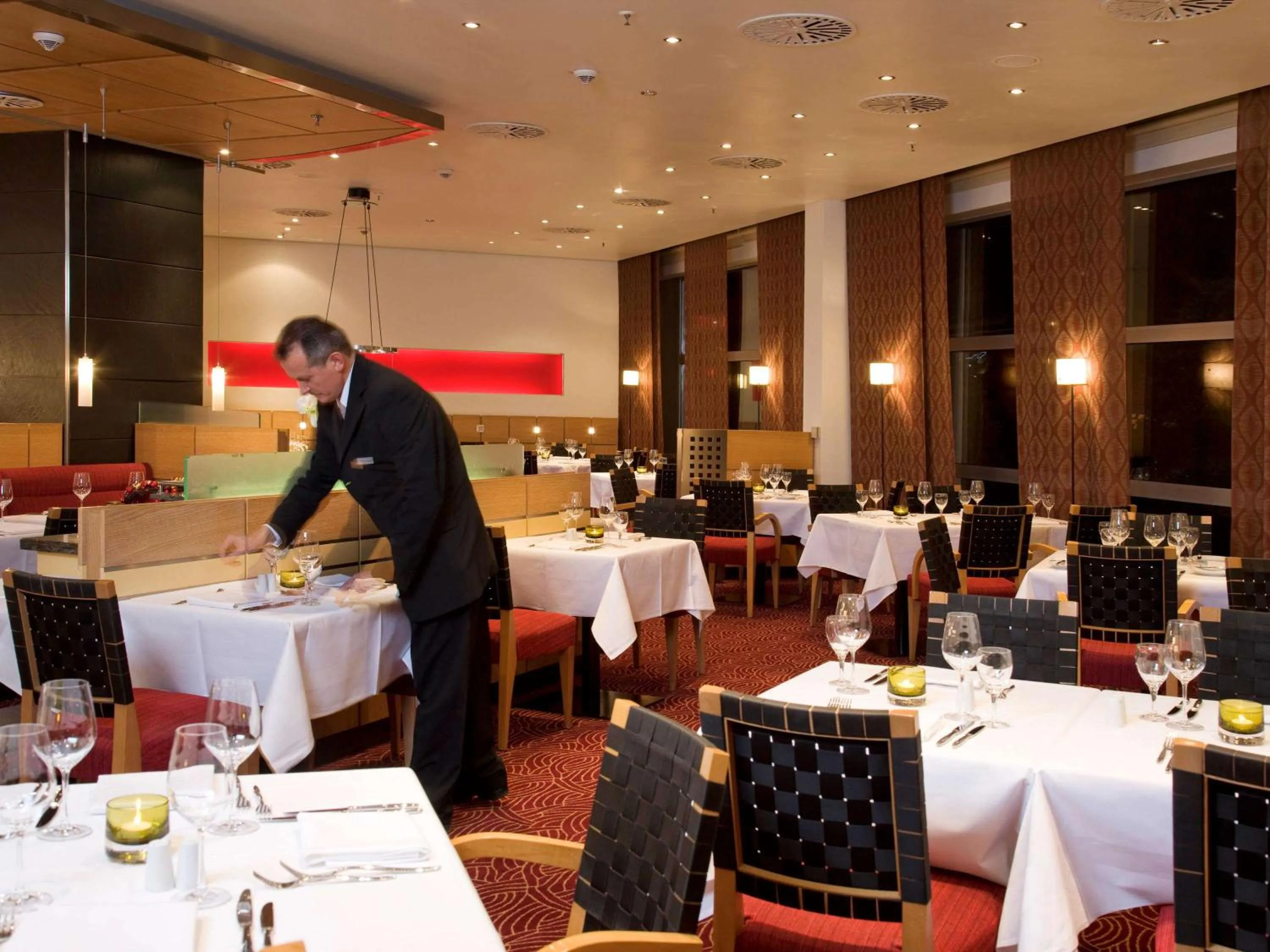 Restaurant/places to eat in Pullman Cologne
