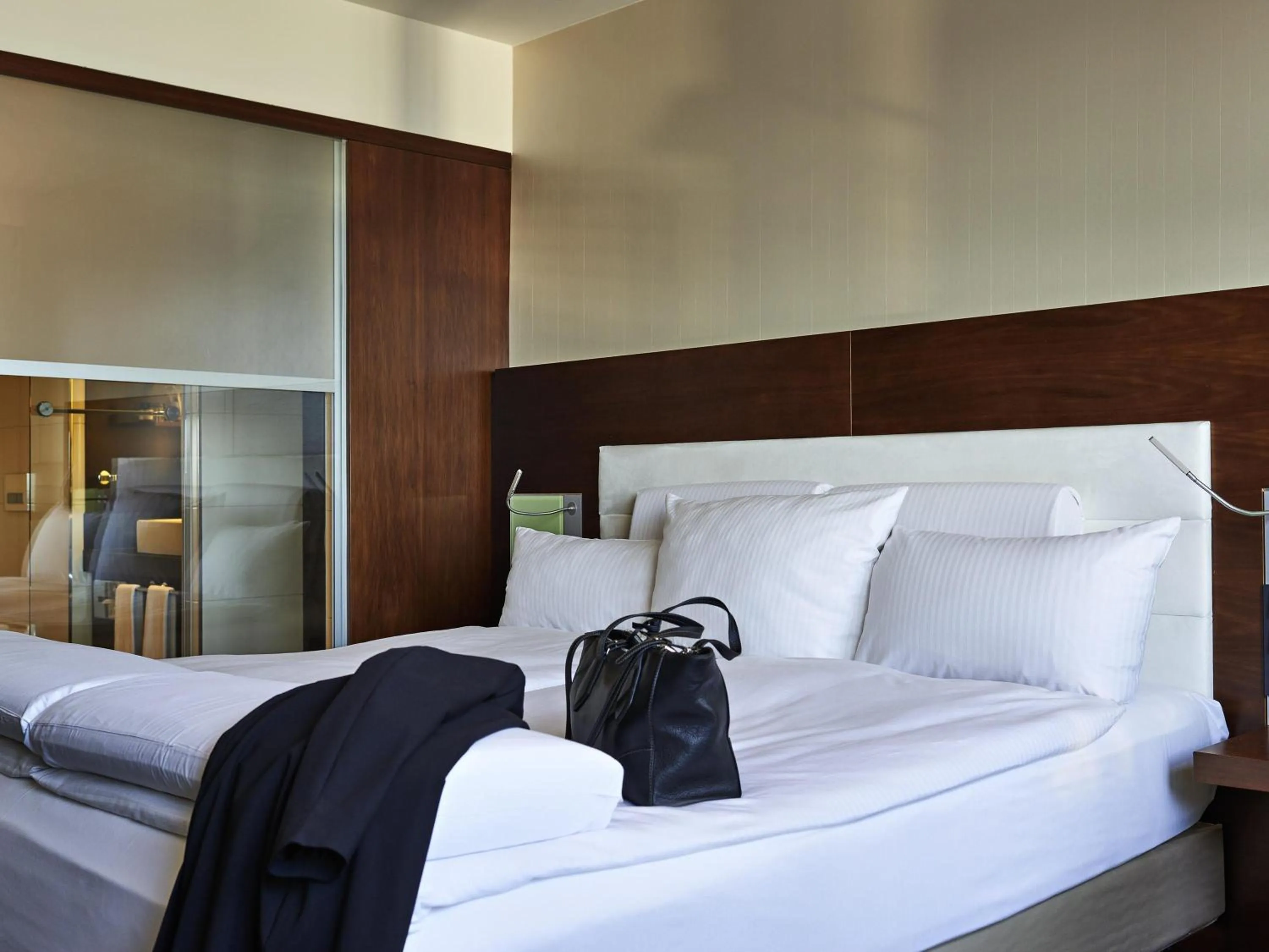 Bedroom, Bed in Pullman Cologne