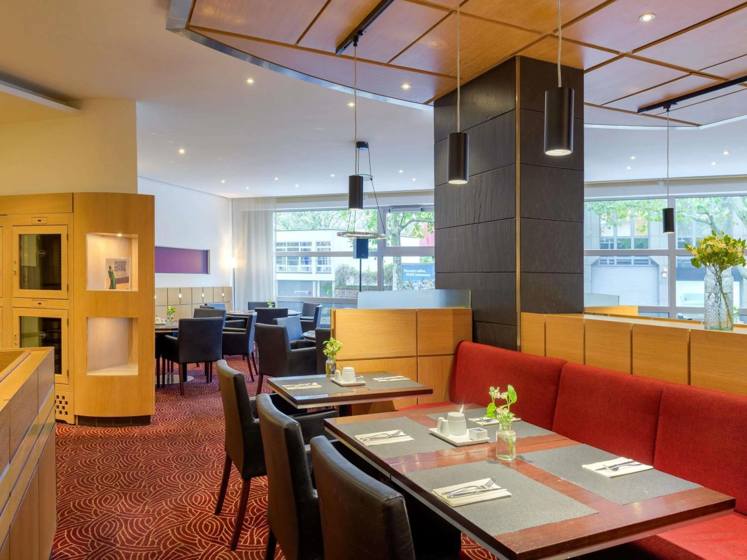 Restaurant/places to eat in Pullman Cologne