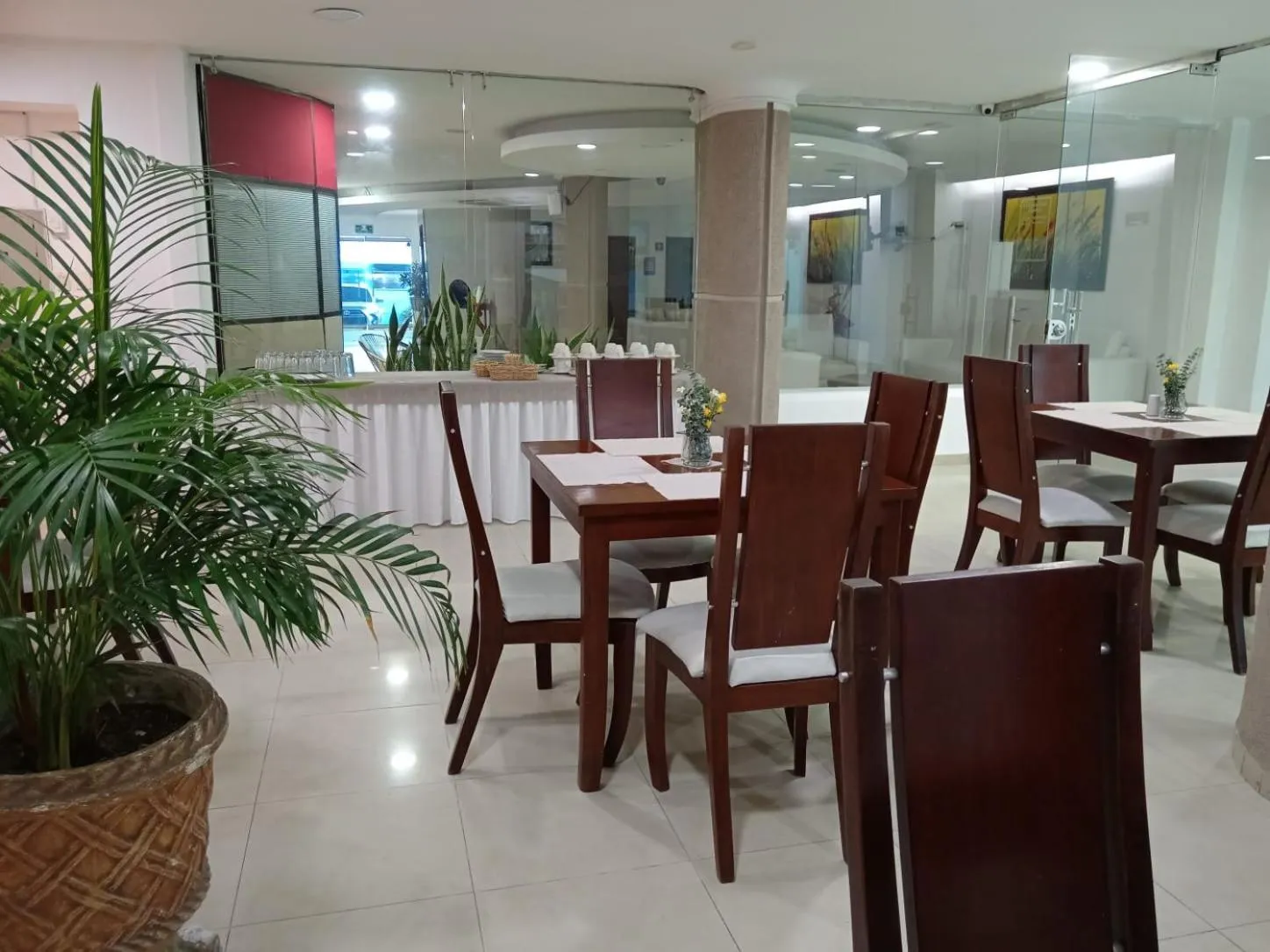 Restaurant/places to eat in Hotel Charthon Barranquilla