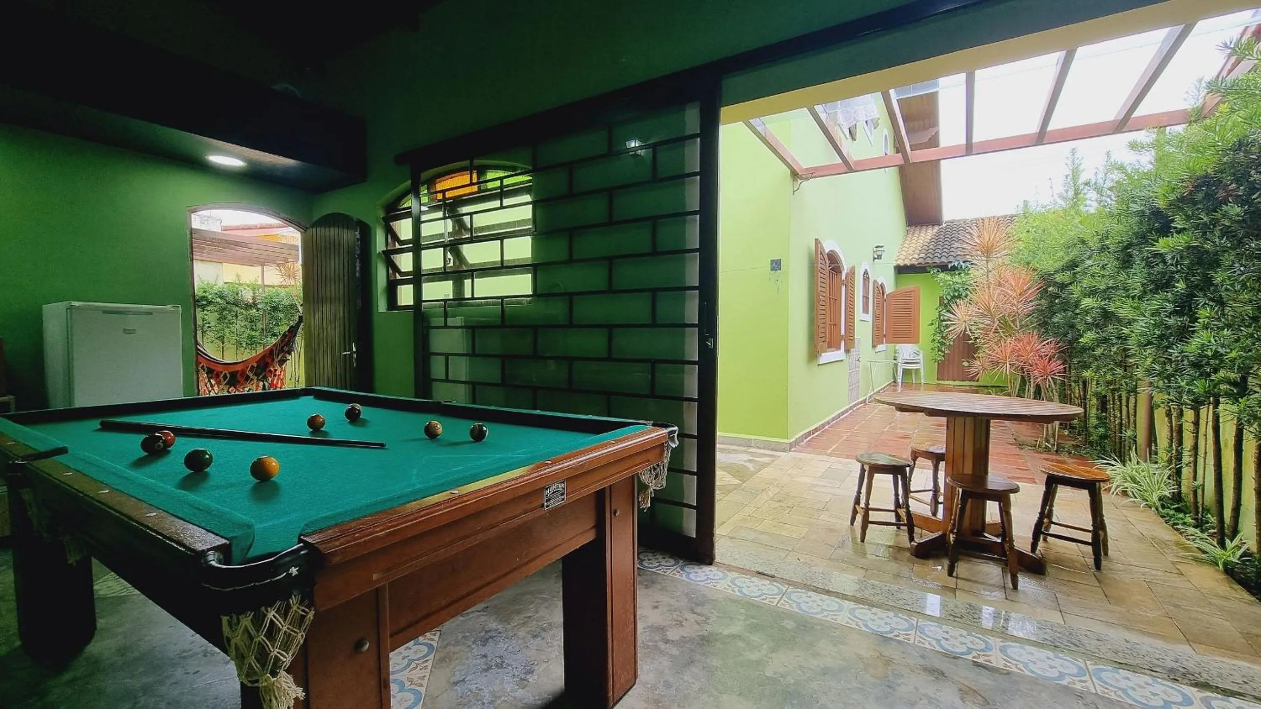 Billiard in Elegante com lareira, Piscina, Área Gourmet, Bilhar, Wi-Fi, SmartTV