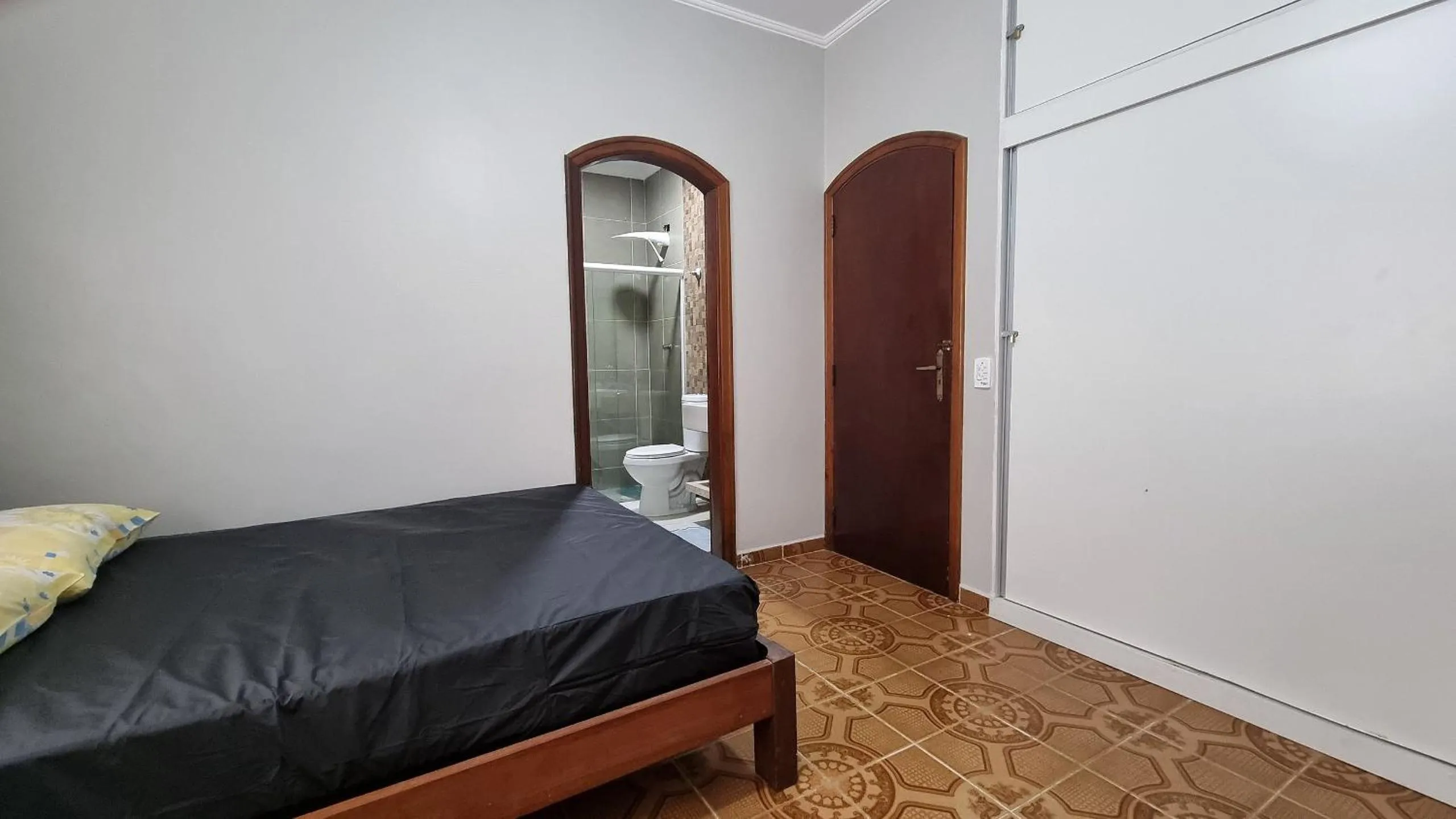 Bathroom, Bed in Elegante com lareira, Piscina, Área Gourmet, Bilhar, Wi-Fi, SmartTV