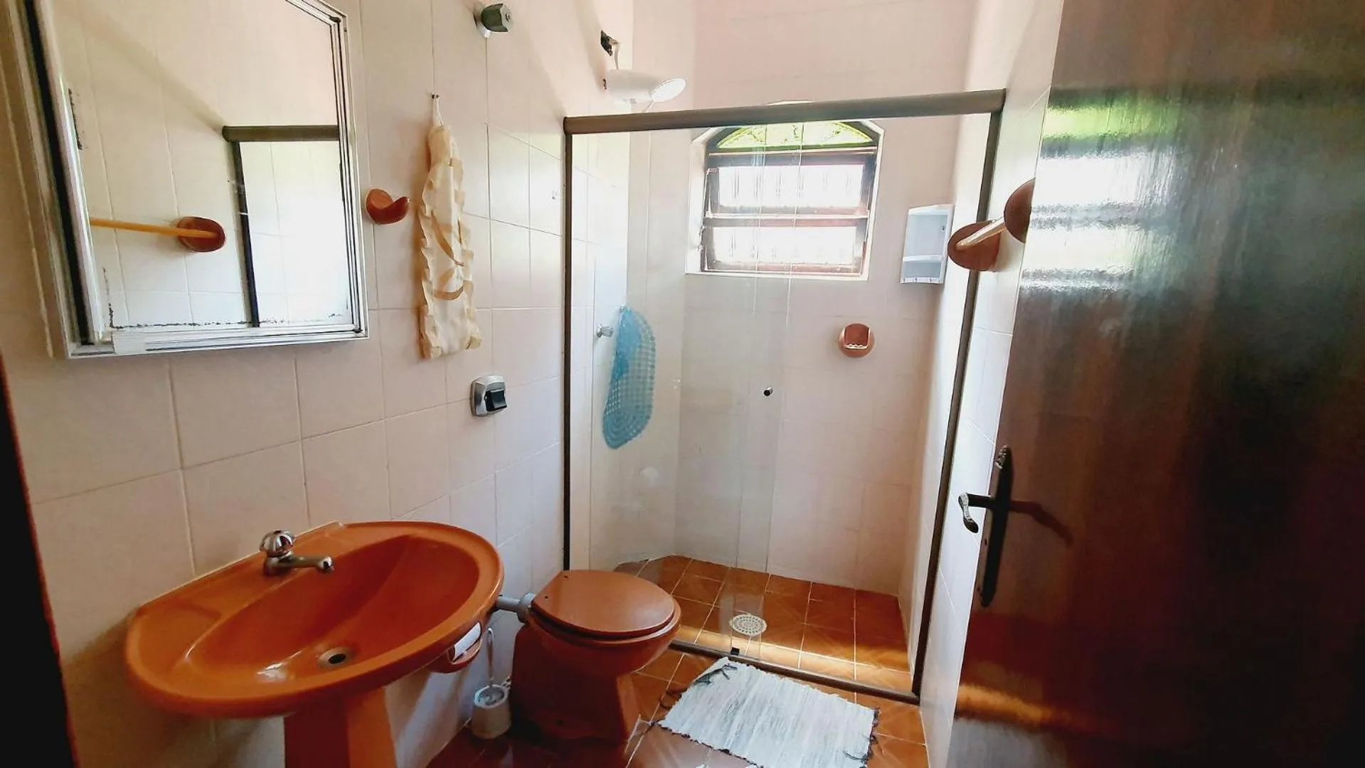 Toilet in Elegante com lareira, Piscina, Área Gourmet, Bilhar, Wi-Fi, SmartTV