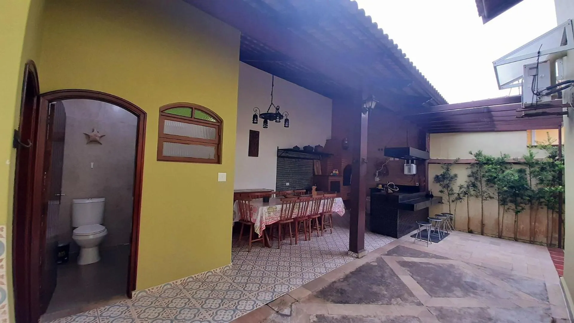 Toilet in Elegante com lareira, Piscina, Área Gourmet, Bilhar, Wi-Fi, SmartTV