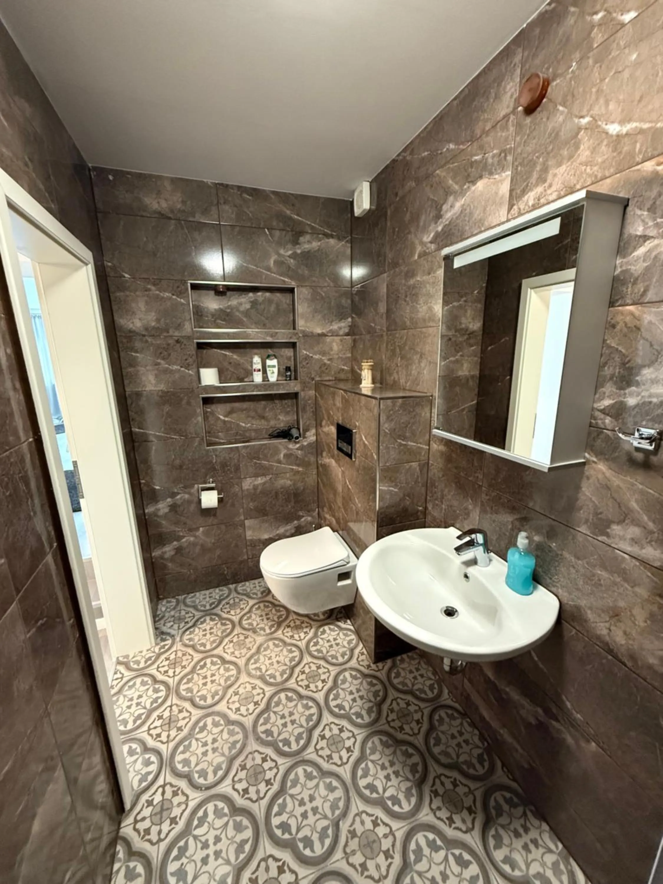 Toilet in Hotel Schäfer