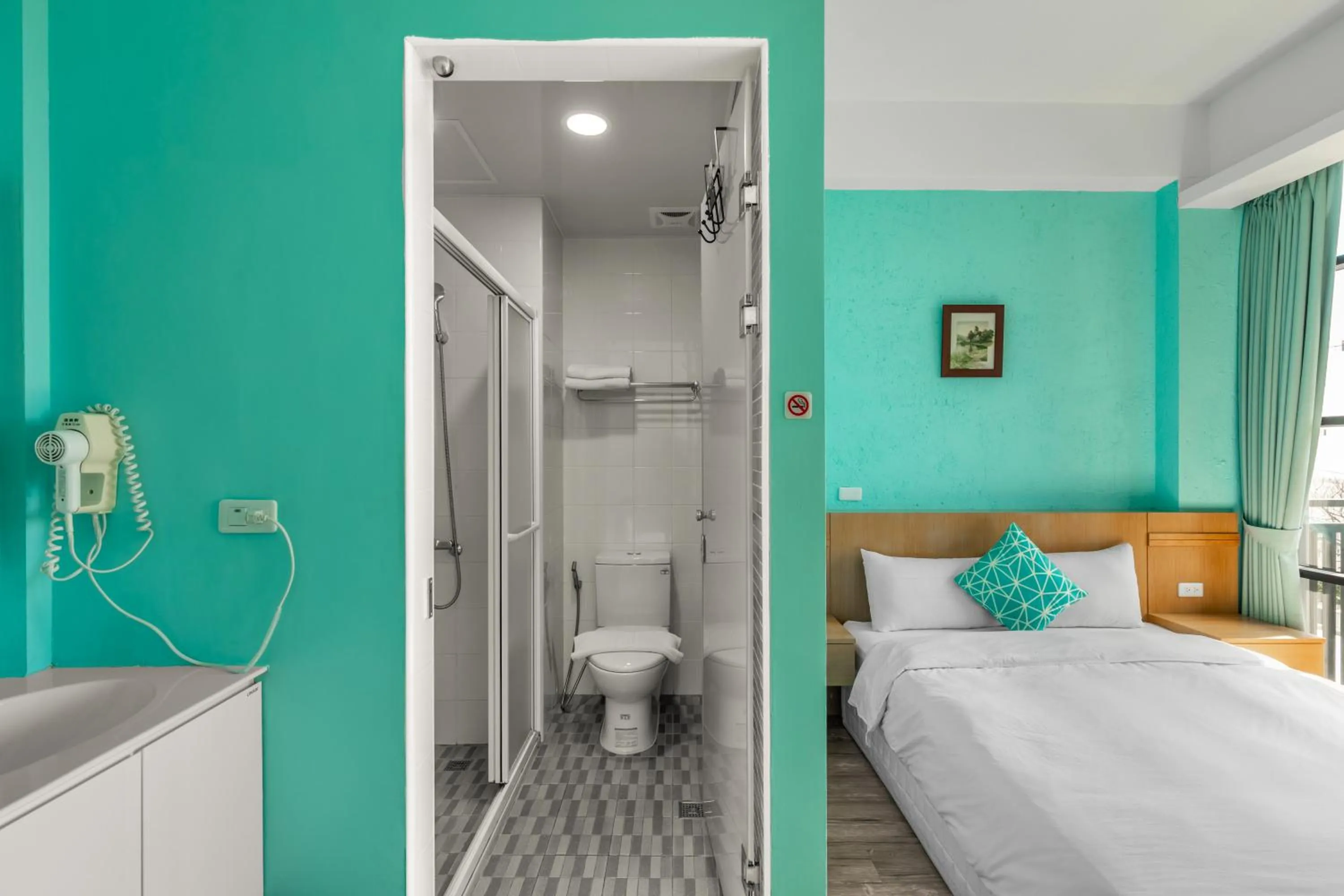 Bathroom, Bed in 35.5 Inn