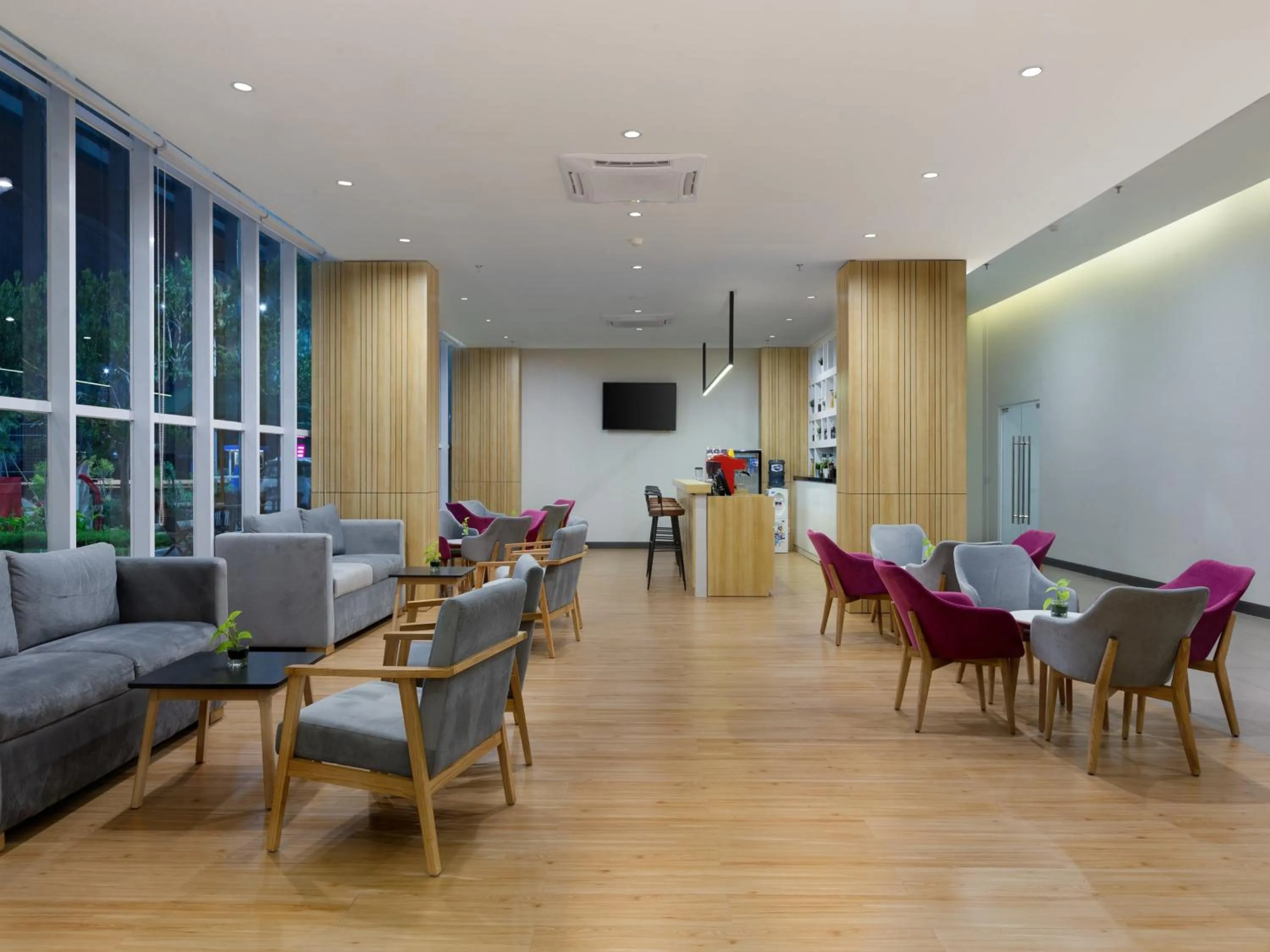Lobby or reception in favehotel Karawang
