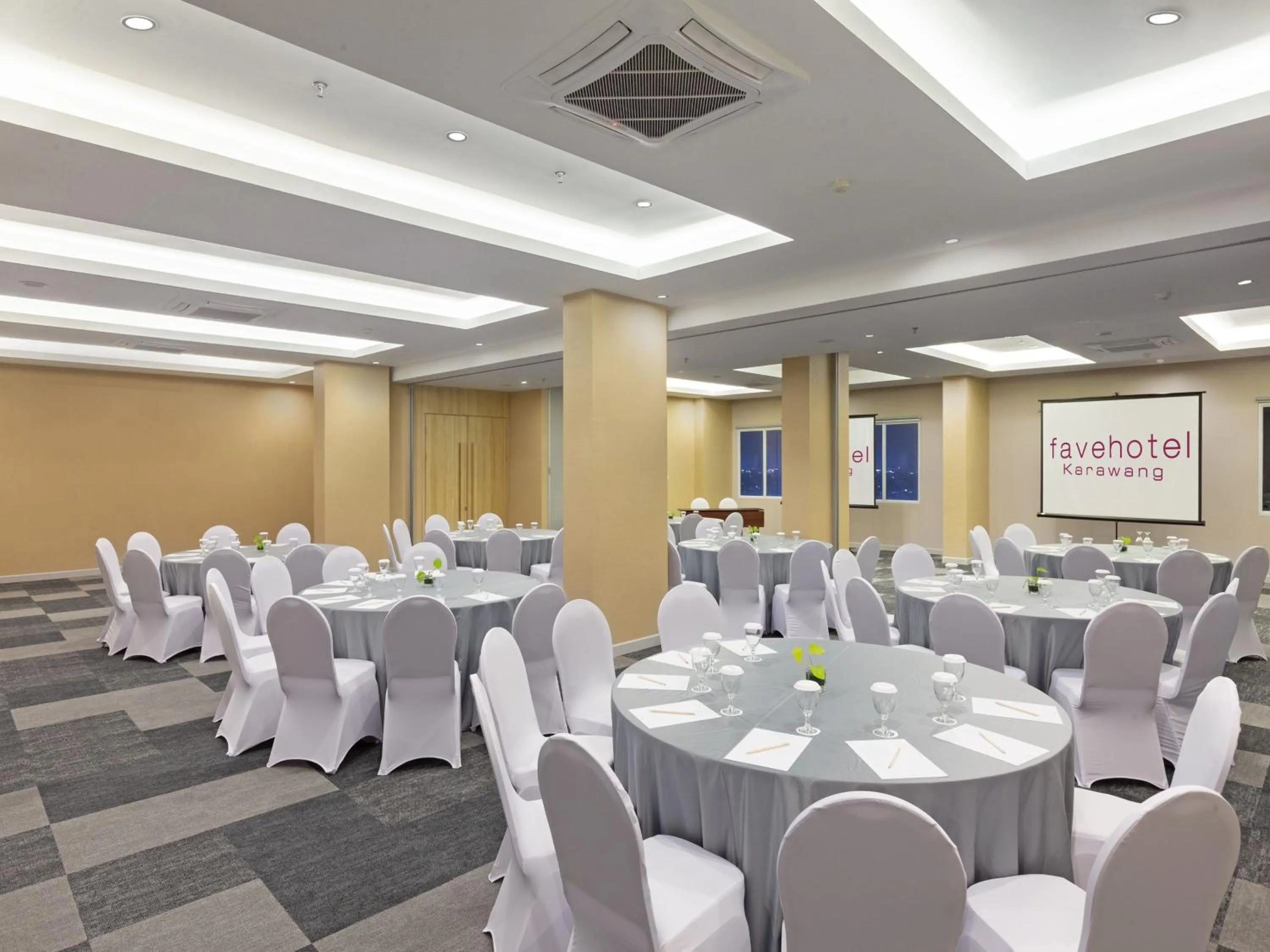 Meeting/conference room in favehotel Karawang