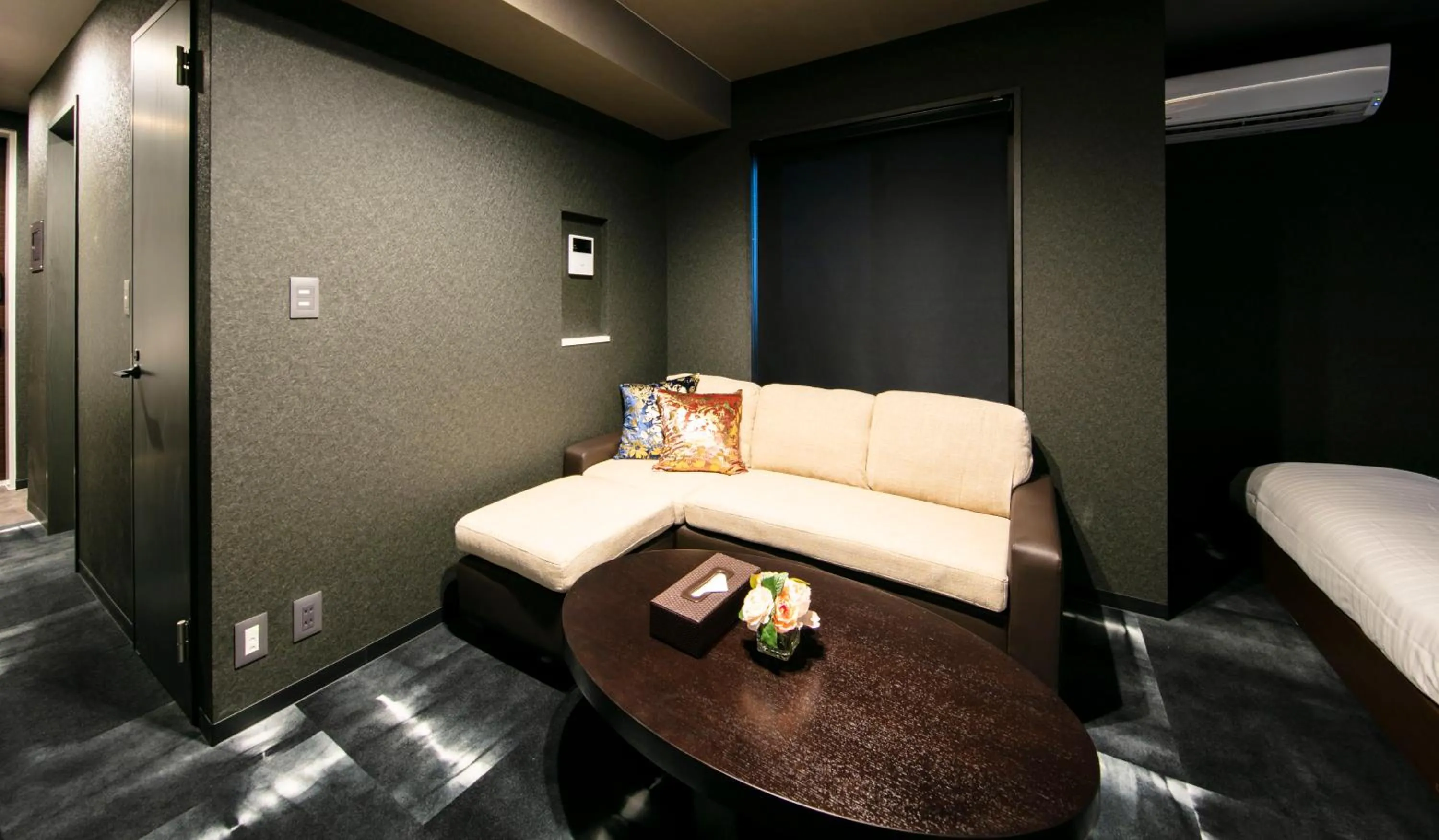 Photo of the whole room in GRAND BASE Takamatsu