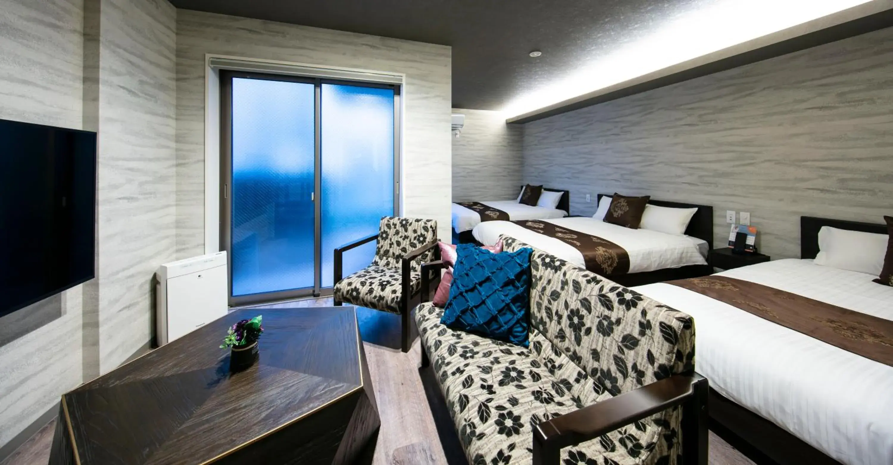 Deluxe Triple Room in GRAND BASE Takamatsu Deluxe Triple Room in GRAND BASE Takamatsu